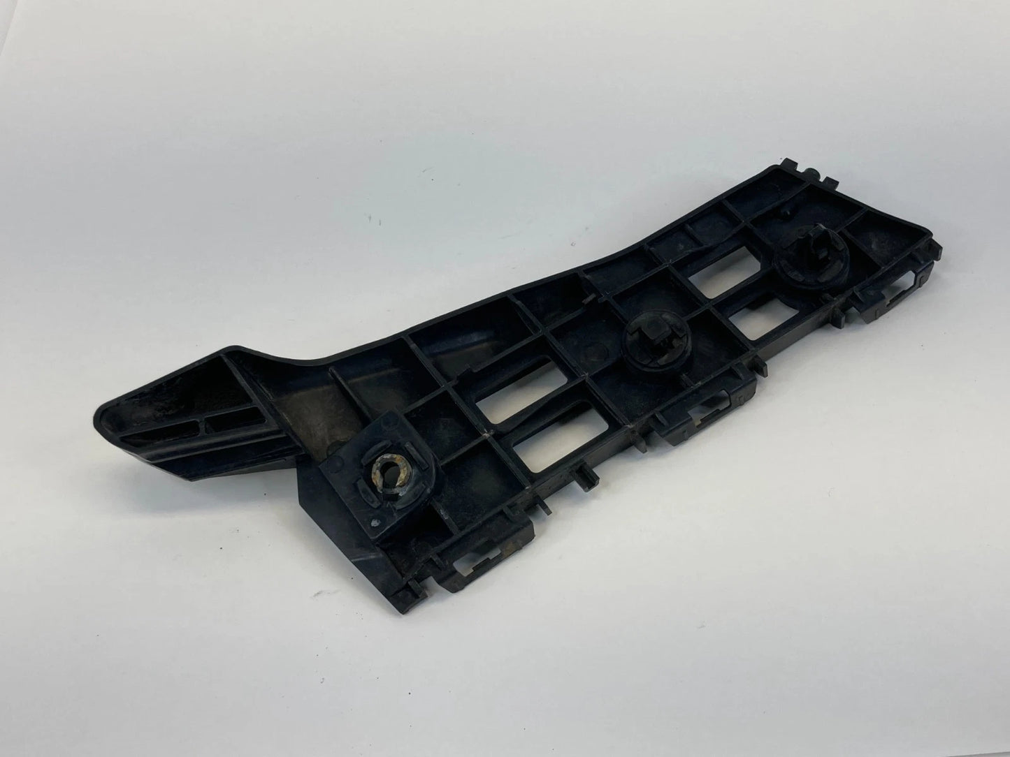 10-15 TOYOTA PRIUS FRONT LEFT DRIVER SIDE BUMPER RETAINER SUPPORT BRACKET OEM