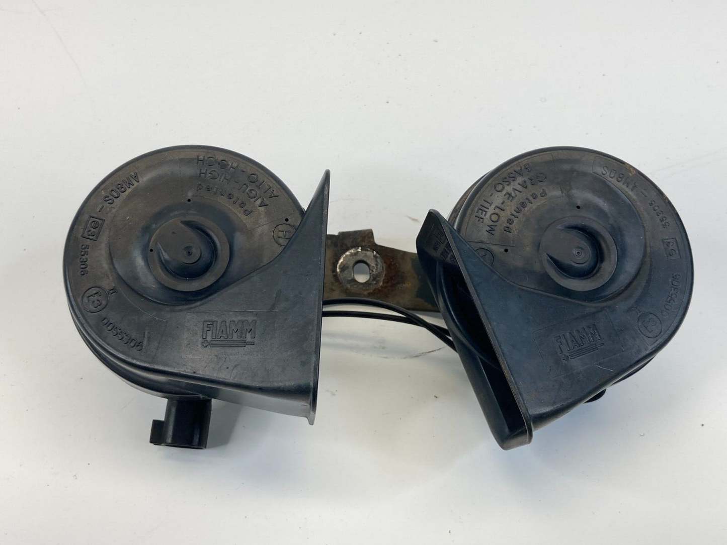 2003 2004 Ford Crown Victoria Dual Note Horn High & Low Note Pair E37042 OEM