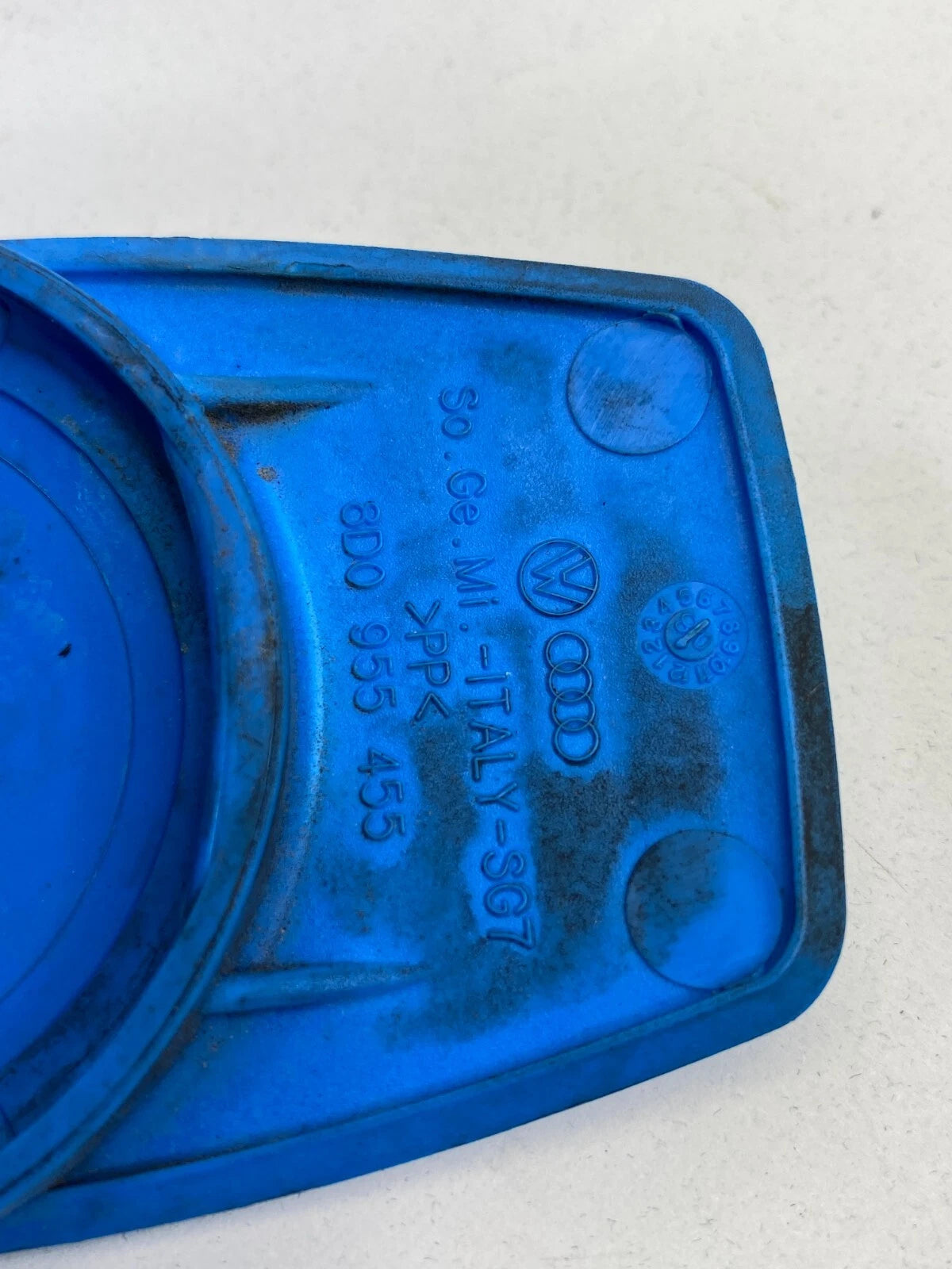 2005-2016 AUDI A4 / A4 QUATTRO WINDSHIELD WIPER FLUID RESERVOIR CAP 8D0-955-455