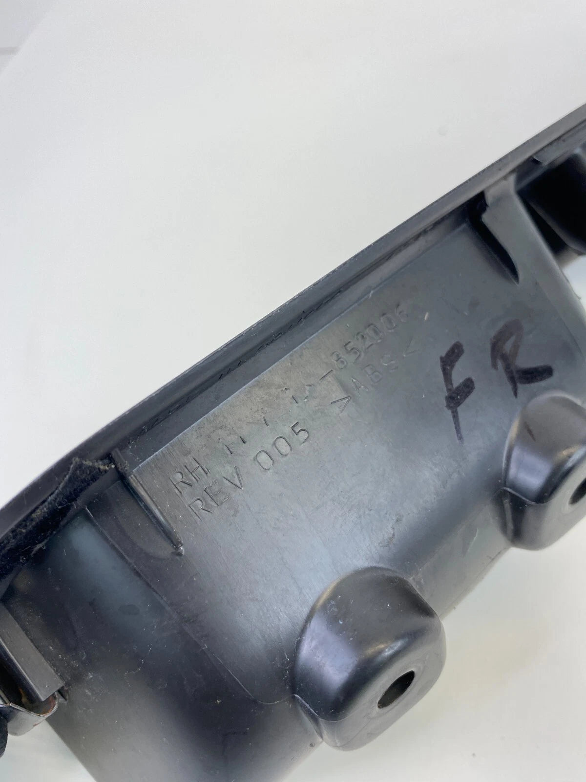 2006-2008 CHEVROLET IMPALA FRONT RIGHT PASSENGER DOOR WINDOW SWITCH W/ BEZEL OEM