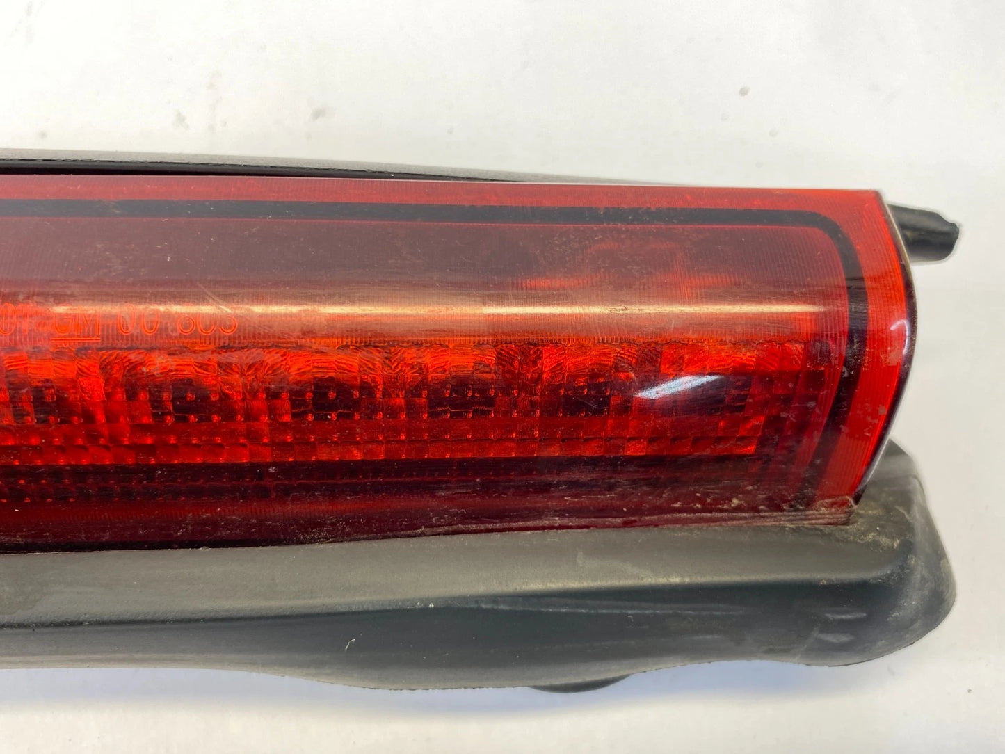 2000-2006 CHEVROLET TAHOE REAR 3RD THIRD BRAKE LIGHT STOP LAMP ASSY 15170955 OEM