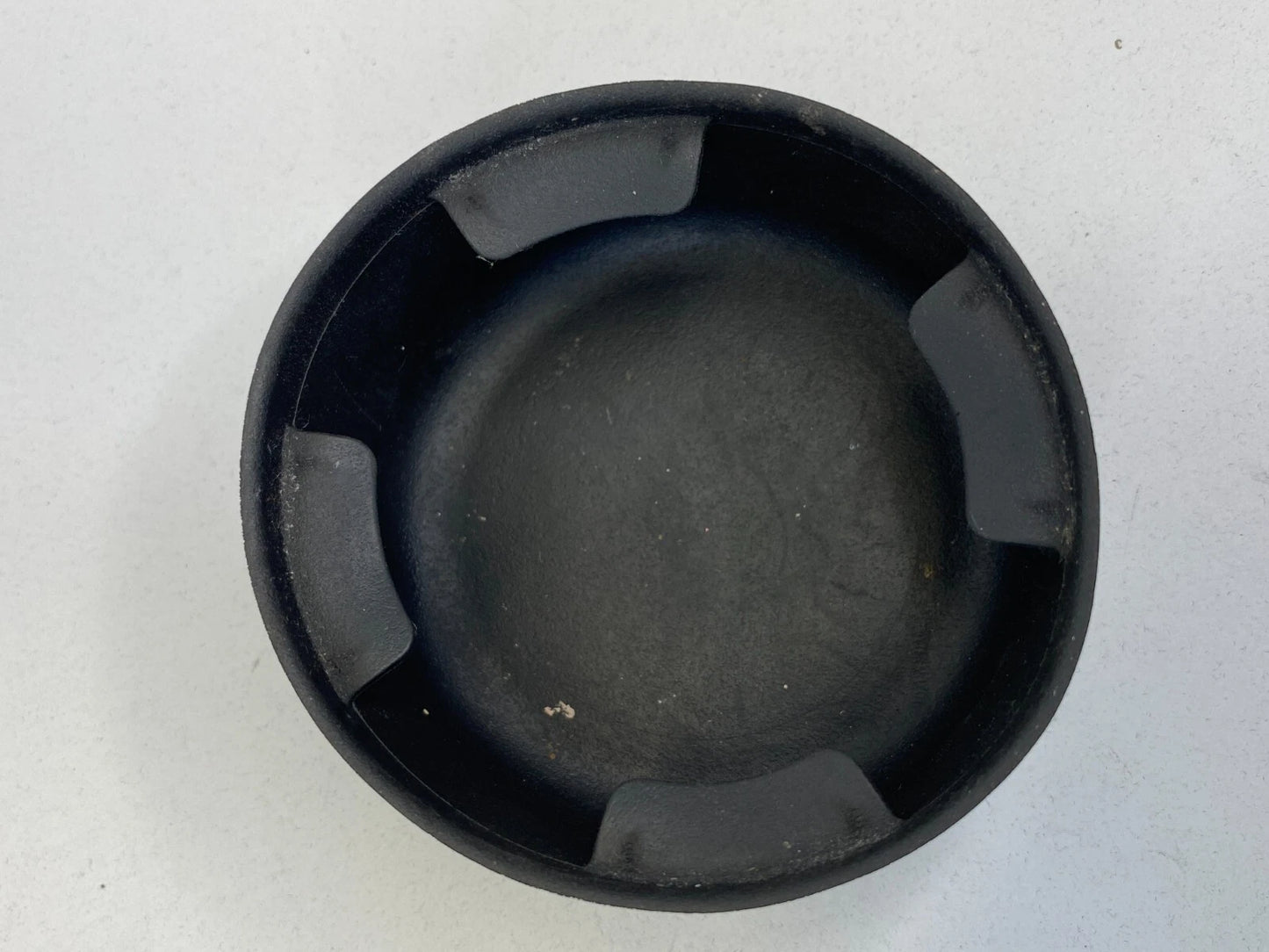 02-09 GMC ENVOY TRAILBLAZER CENTER CONSOLE CUP HOLDER RUBBER MAT INSERT DDD23949