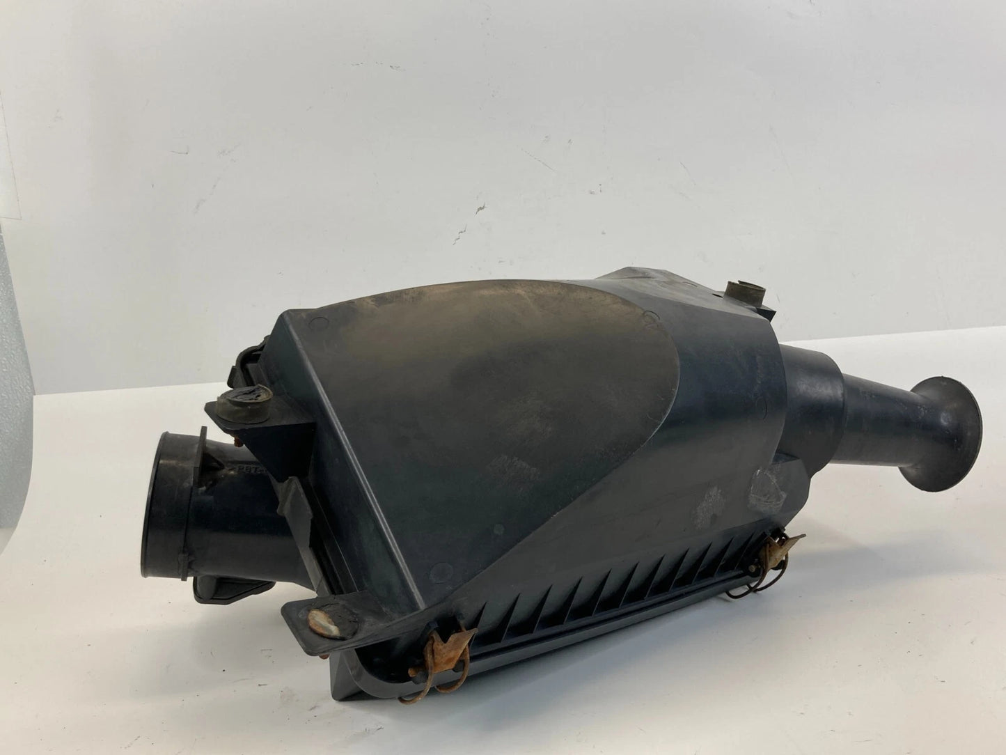 2003 2004 FORD CROWN VICTORIA 4.6L AIR CLEANER INTAKE BOX ASSEMBLY W/ MAF OEM