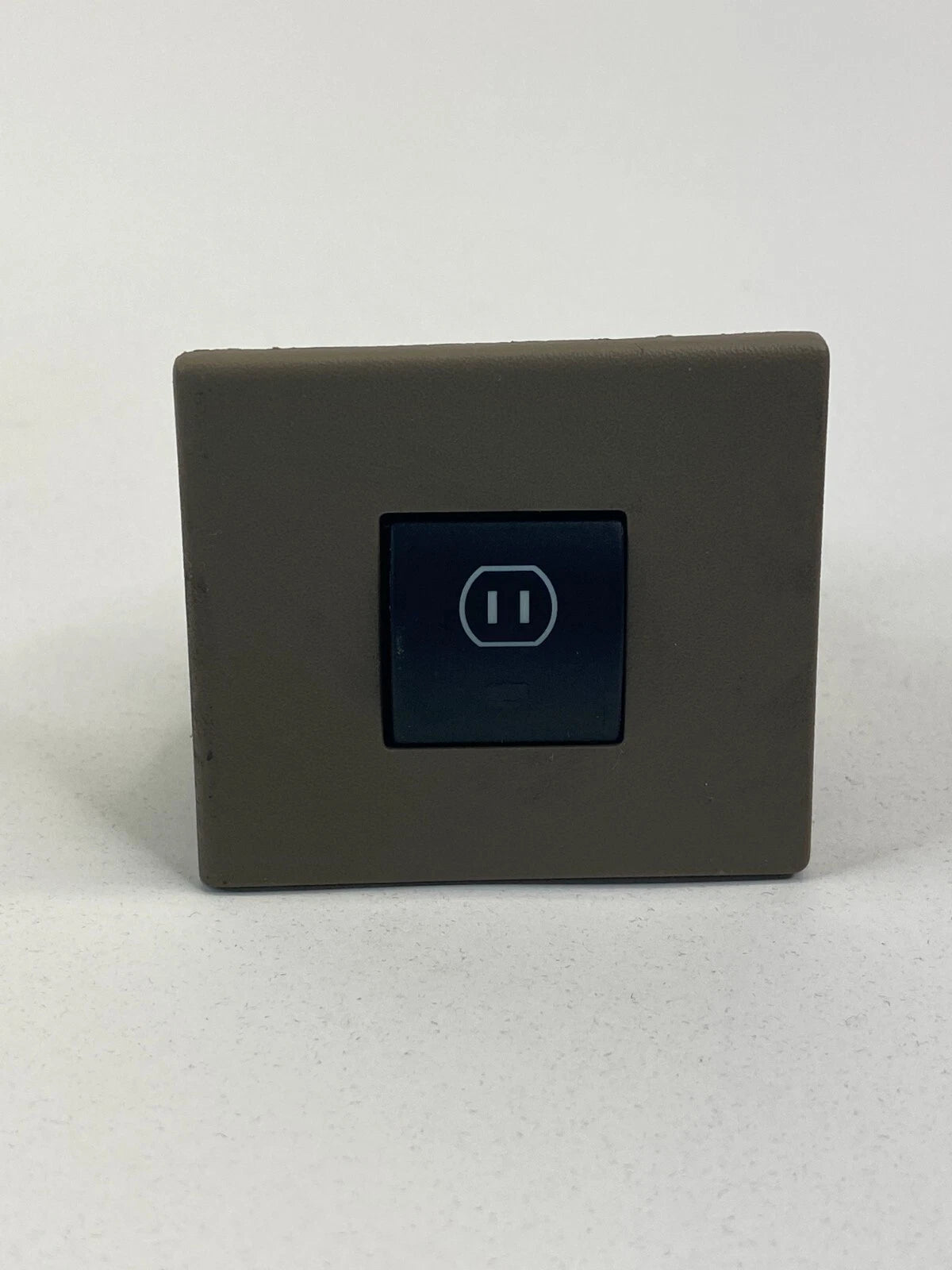 2008-2010 TOWN & COUNTRY POWER INVERTER SWITCH BUTTON W/ BEZEL TRIM P04602642AC