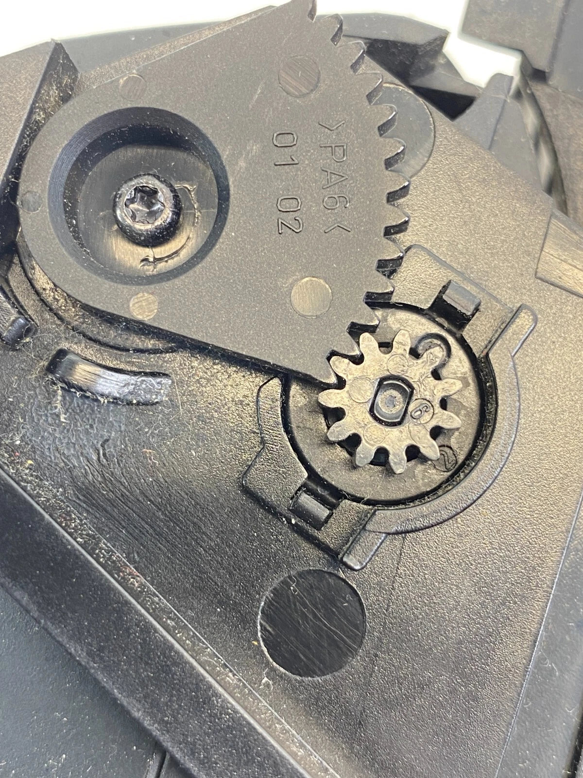 06-10 BMW 550I CENTER CONSOLE ARMREST STORAGE BOX COMPARTMENT 51167112283 OEM