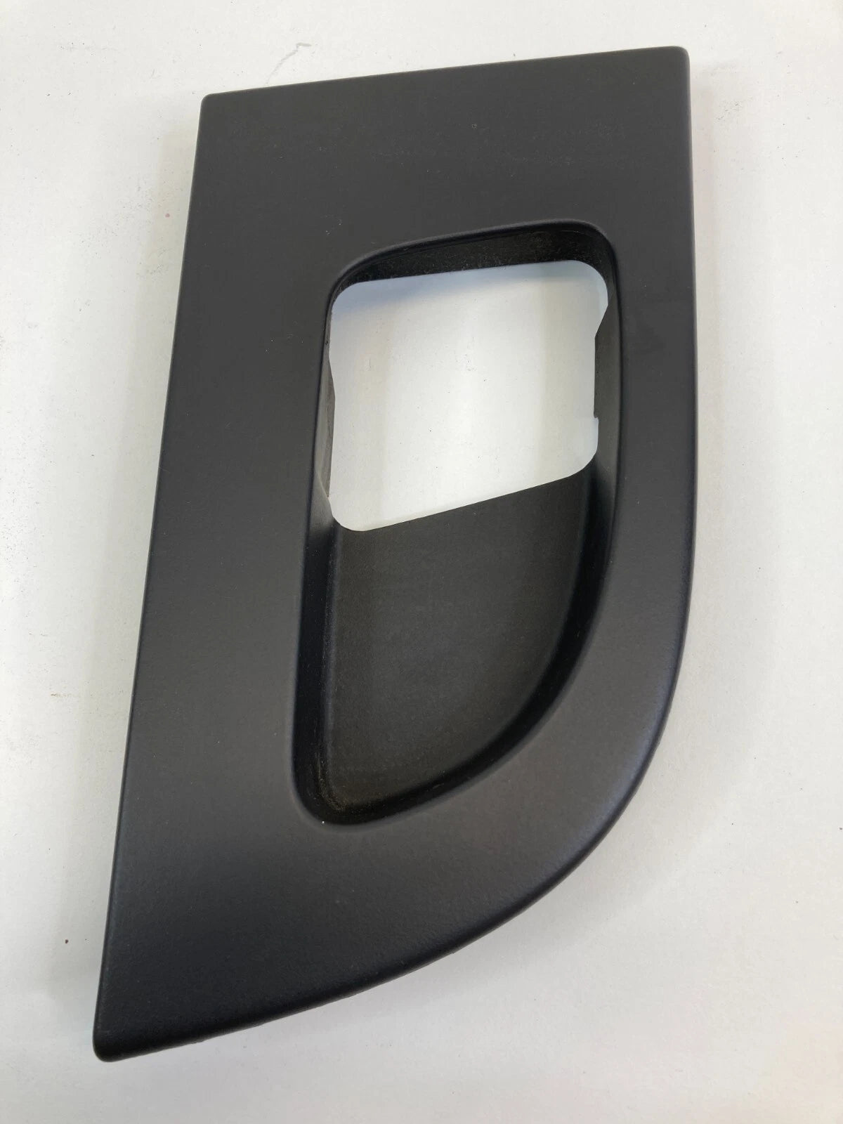 2003-2006 FORD EXPEDITION REAR LEFT INNER DOOR HANDLE COVER BEZEL 2L1X-78275A19
