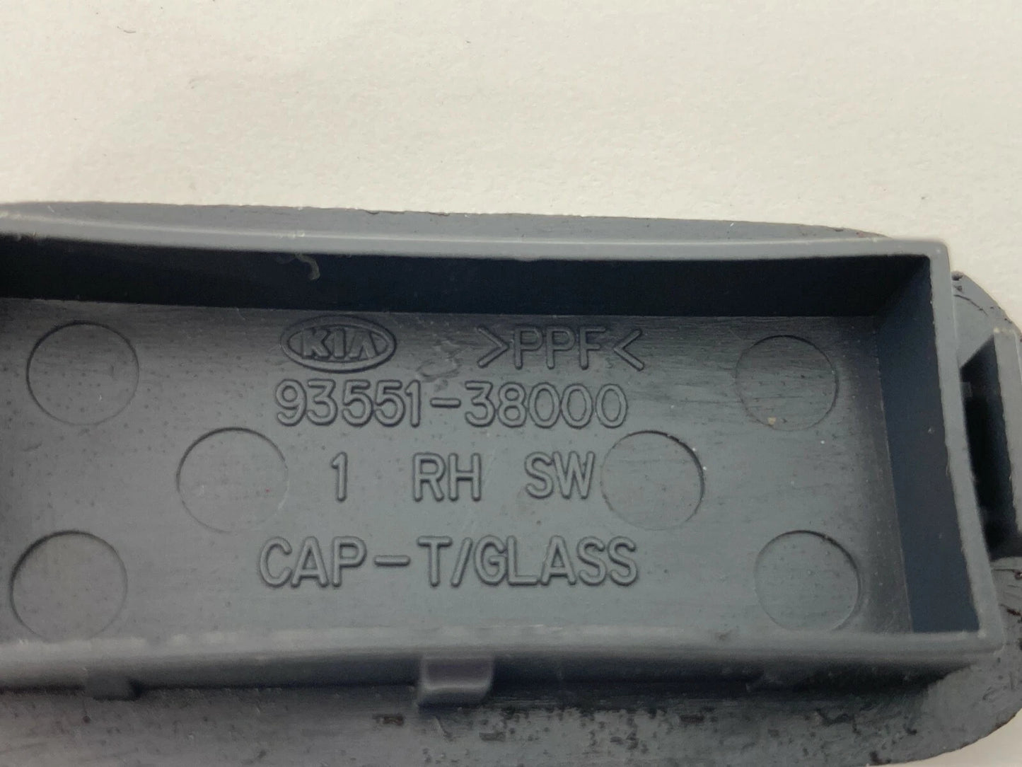 2003 03 KIA SORENTO RIGHT INNER COVER TRIM GLASS CAP LID BEZEL 93551-38000 OEM