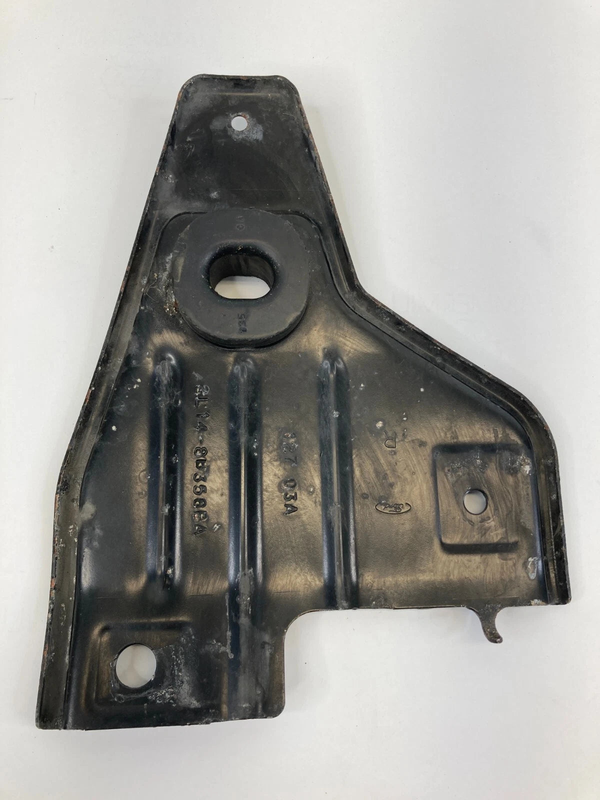 2003-2006 LINCOLN NAVIGATOR UPPER RADIATOR RIGHT SIDE MOUNTING BRACKET 2L148B358