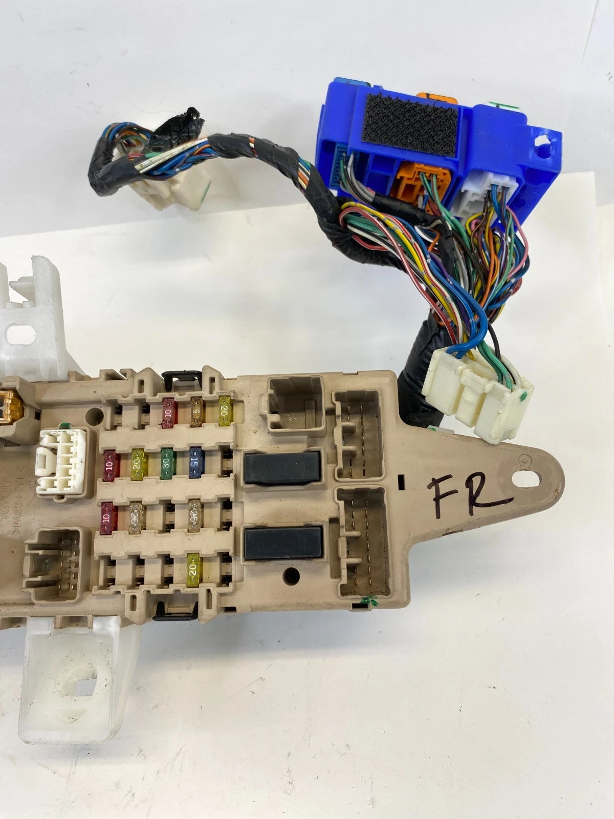 98-05 LEXUS GS300 DASH RIGHT SIDE FUSE RELAY POWER BOX MODULE 89221-30080 OEM