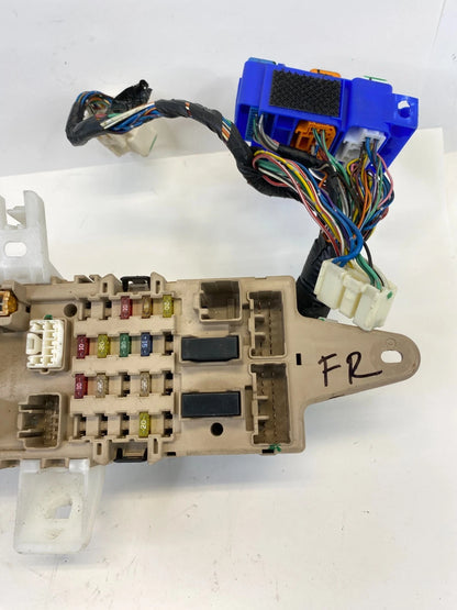 98-05 LEXUS GS300 DASH RIGHT SIDE FUSE RELAY POWER BOX MODULE 89221-30080 OEM