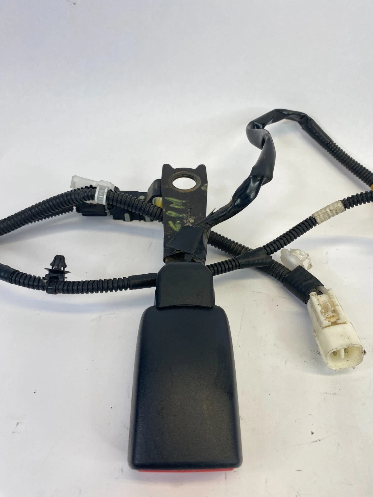 2006-2008 LEXUS IS250 IS350 FRONT RH PASSENGER SEAT BELT BUCKLE RECE E034501 OEM