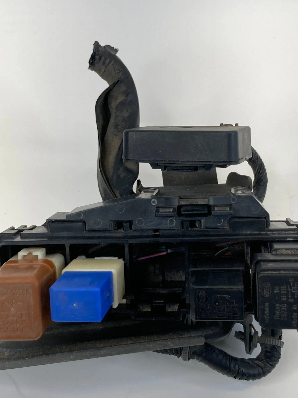 2006-2010 INFINITI M35 3.5L V6 A/T ENGINE COMPARTMENT FUSE RELAY BOX OEM
