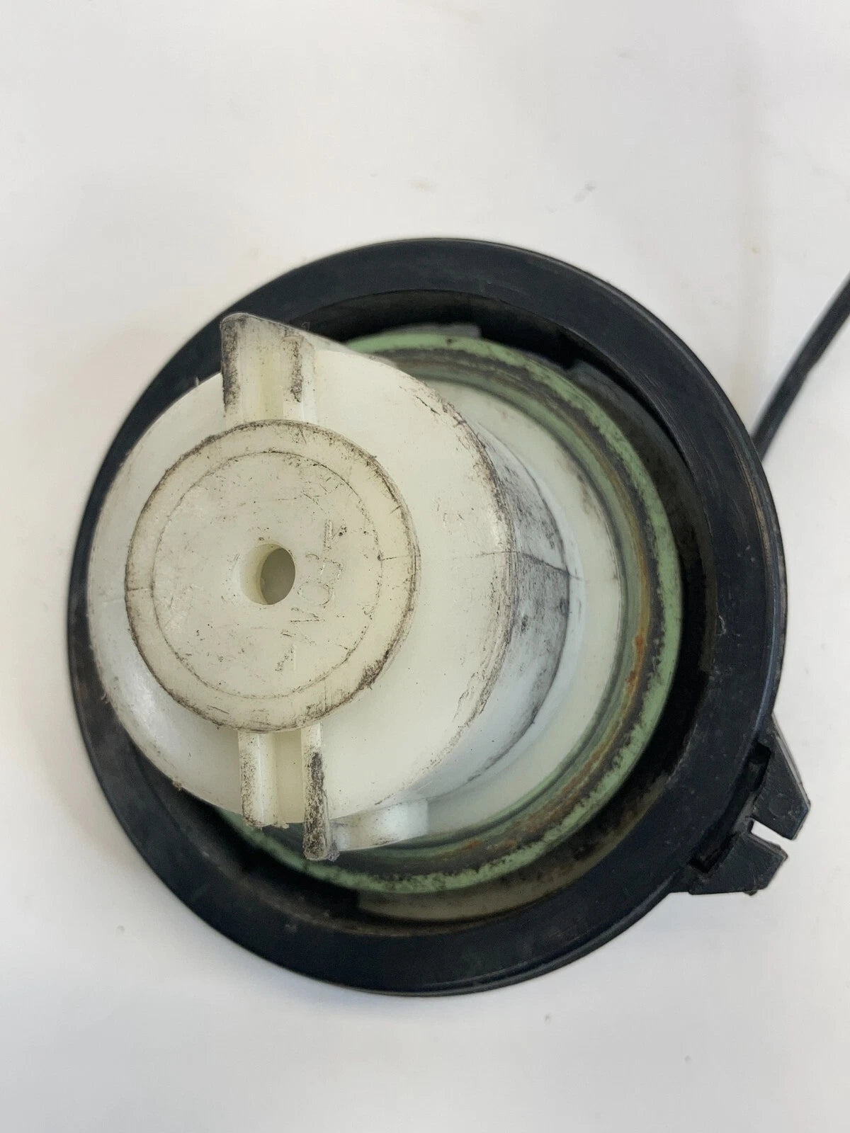 1998-2008 PONTIAC GRAND PRIX FUEL FILLER GAS TANK CAP STRAP LOCK RR OEM FACTORY