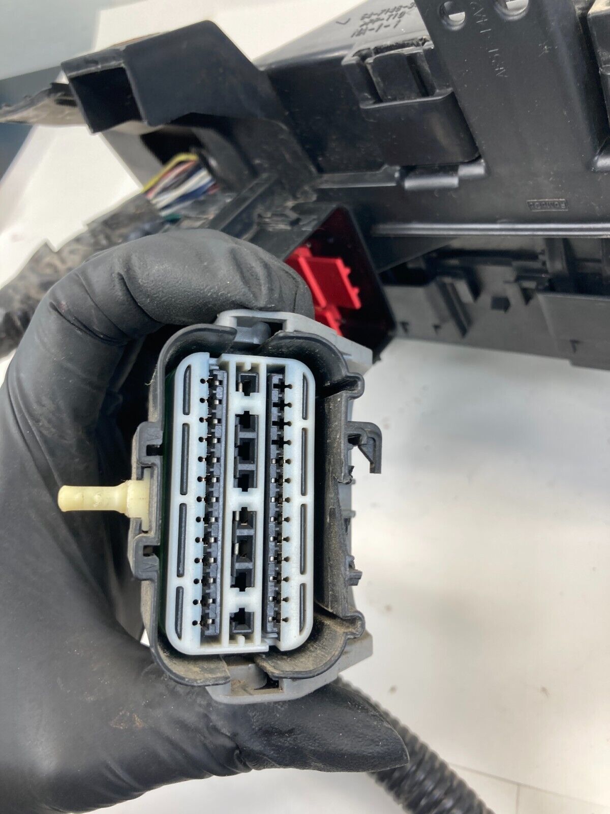 2010 2011 2012 Ford Fusion 2.5L Engine Fuse Relay Box Compartment 54-7146-3C OEM