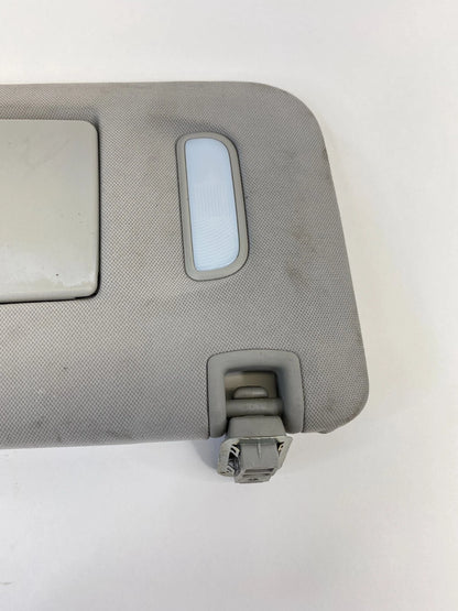 09-17 CHEVY TRAVERSE RH PASSENGER SUN VISOR W/ ILLUMINATED MIRROR GRAY CLOTH OEM