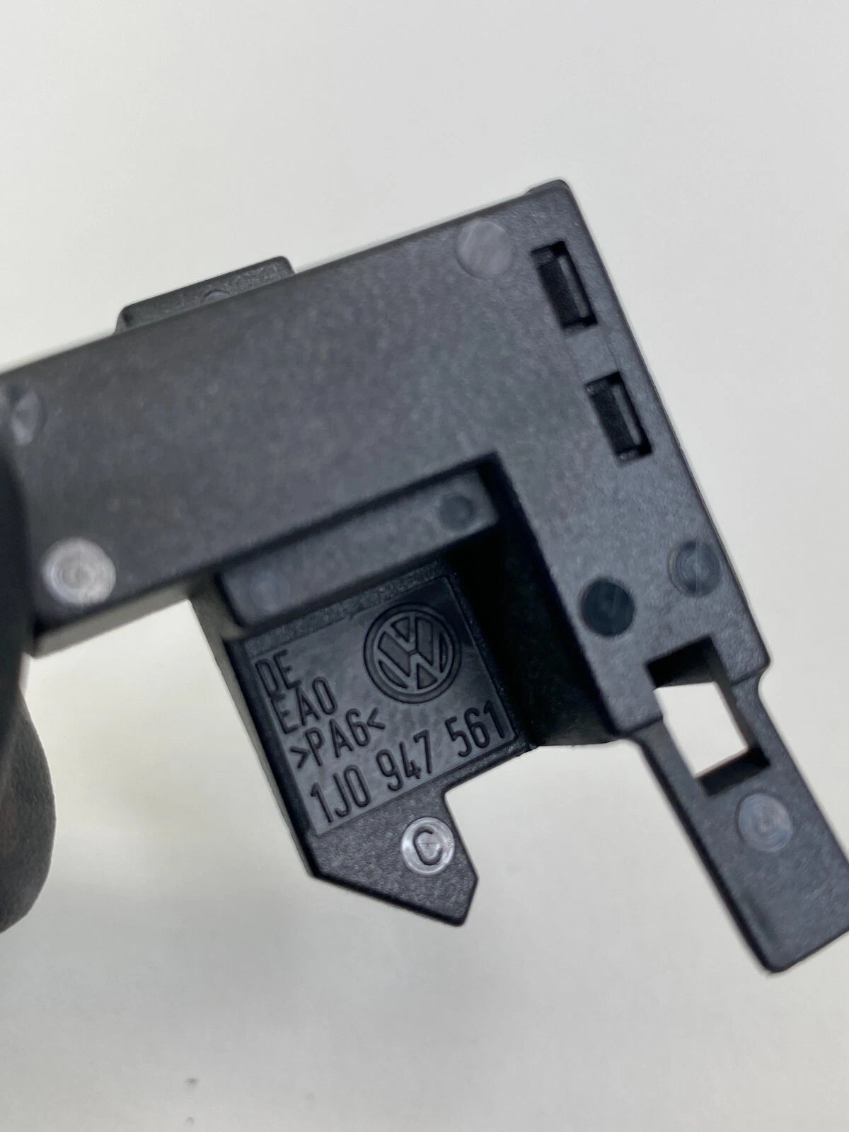 2006-2013 AUDI A3 EMERGENCY PARKING HAND BRAKE SWITCH 1J0947561 OEM