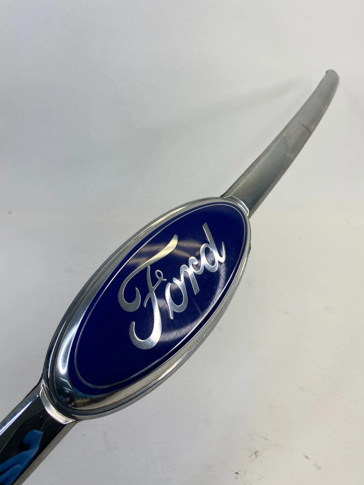 2010-2012 FORD TAURUS TRUNK LID APPLIQUE MOLDING CHROME BEZEL PANEL & EMBLEM OEM