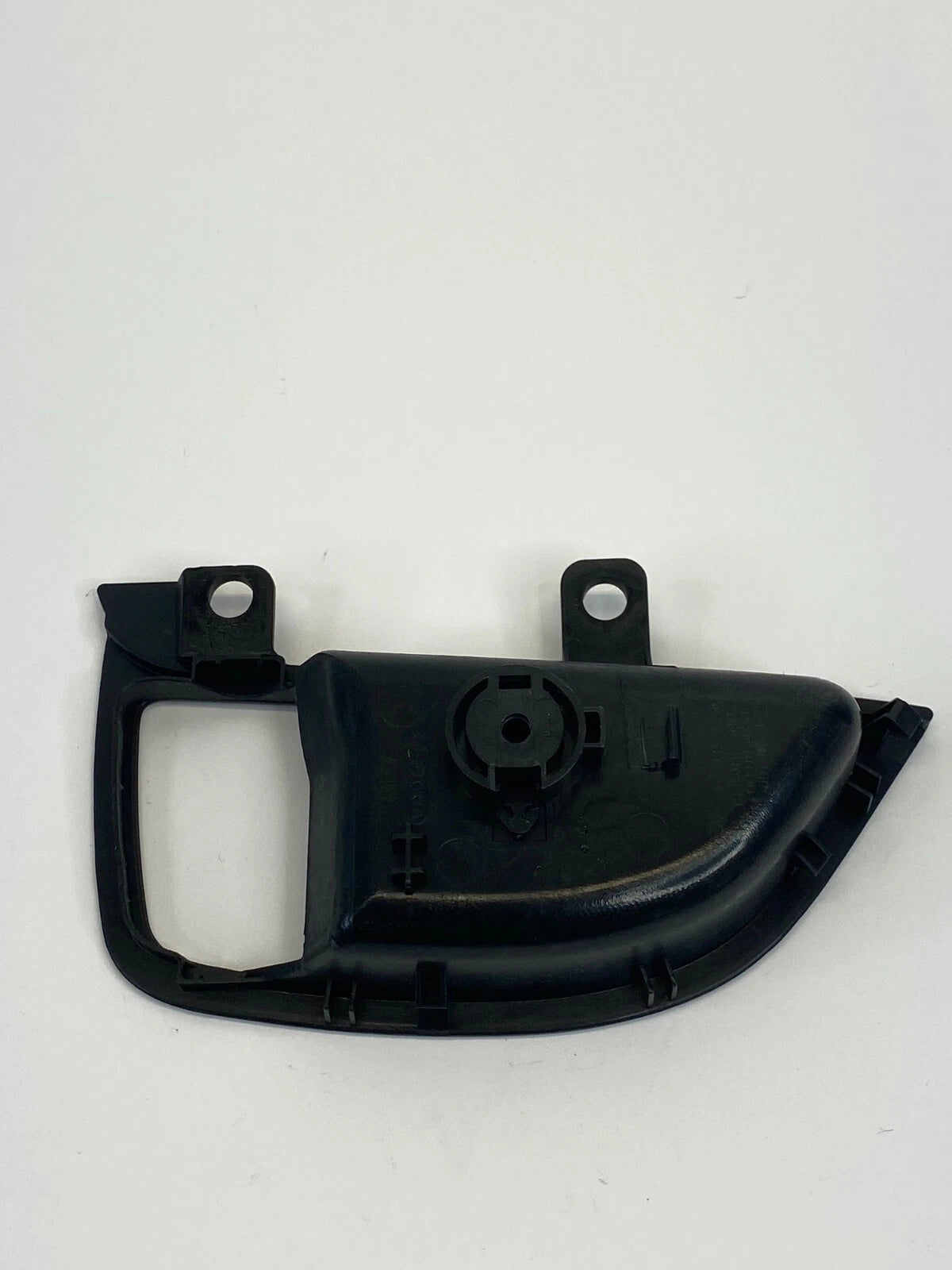 2011-2016 HYUNDAI ELANTRA REAR RIGHT SIDE INSIDE DOOR HANDLE BEZEL 83621-MD100