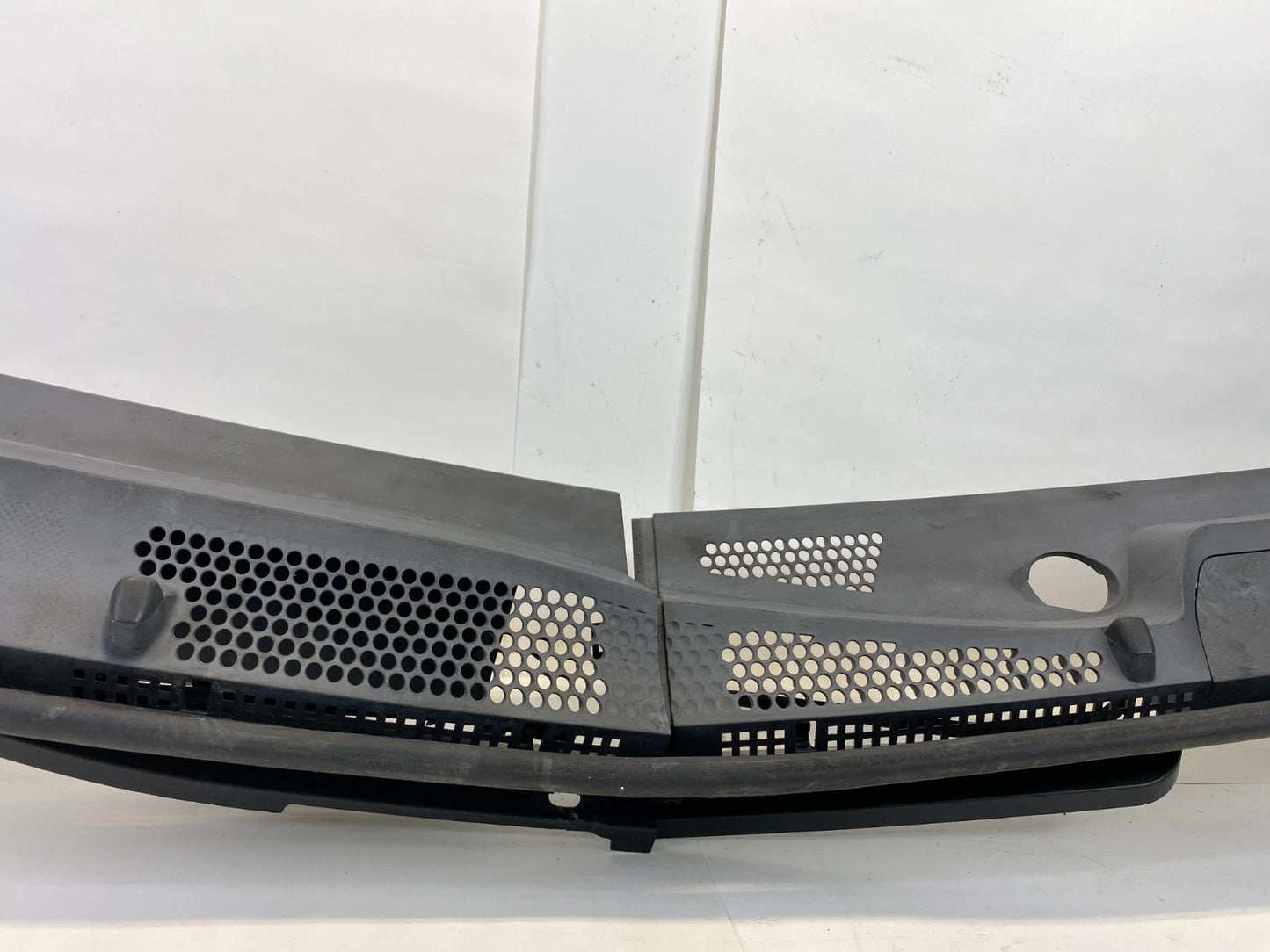 2007 HONDA FIT FRONT WINDSHIELD COWL TOP PANEL GRILLE 74220-SLN-A00 OEM