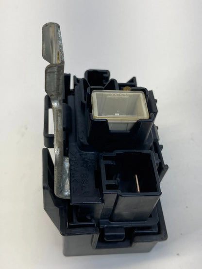 2004-2009 TOYOTA PRIUS HYBRID POSITIVE 12V CONNECTOR BATTERY TERMINAL FUSE OEM