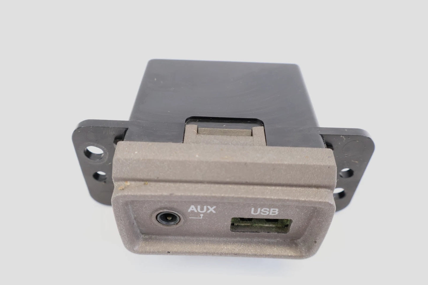 2009-2011 KIA RIO AUX USB PORT AUDIO INPUT JACK ASSEMBLY OEM 96120-1G200W6