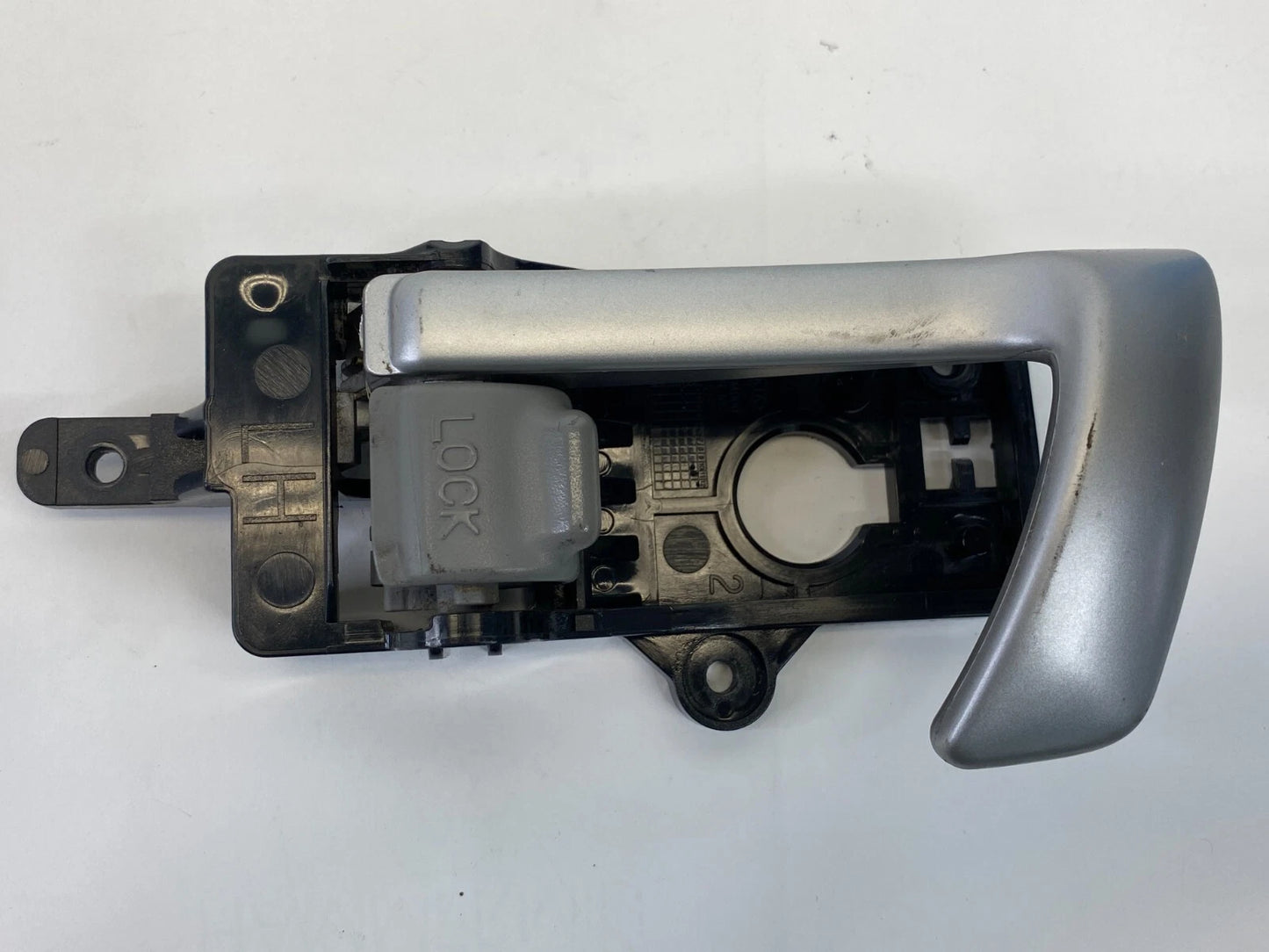2007-2009 HYUNDAI SANTA FE REAR LEFT SIDE INNER DOOR HANDLE 82613-CM00 OEM