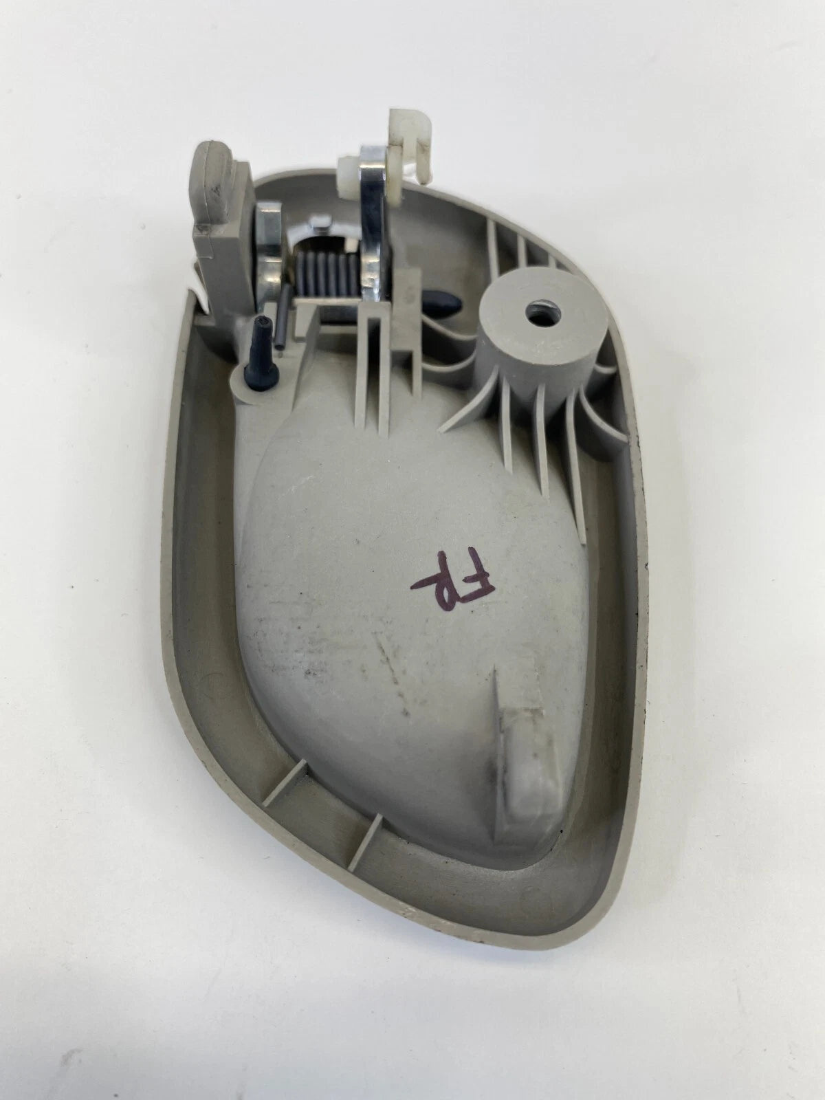 2003-2006 SUZUKI XL-7 FRONT RIGHT PASSENGER INTERIOR DOOR HANDLE OEM