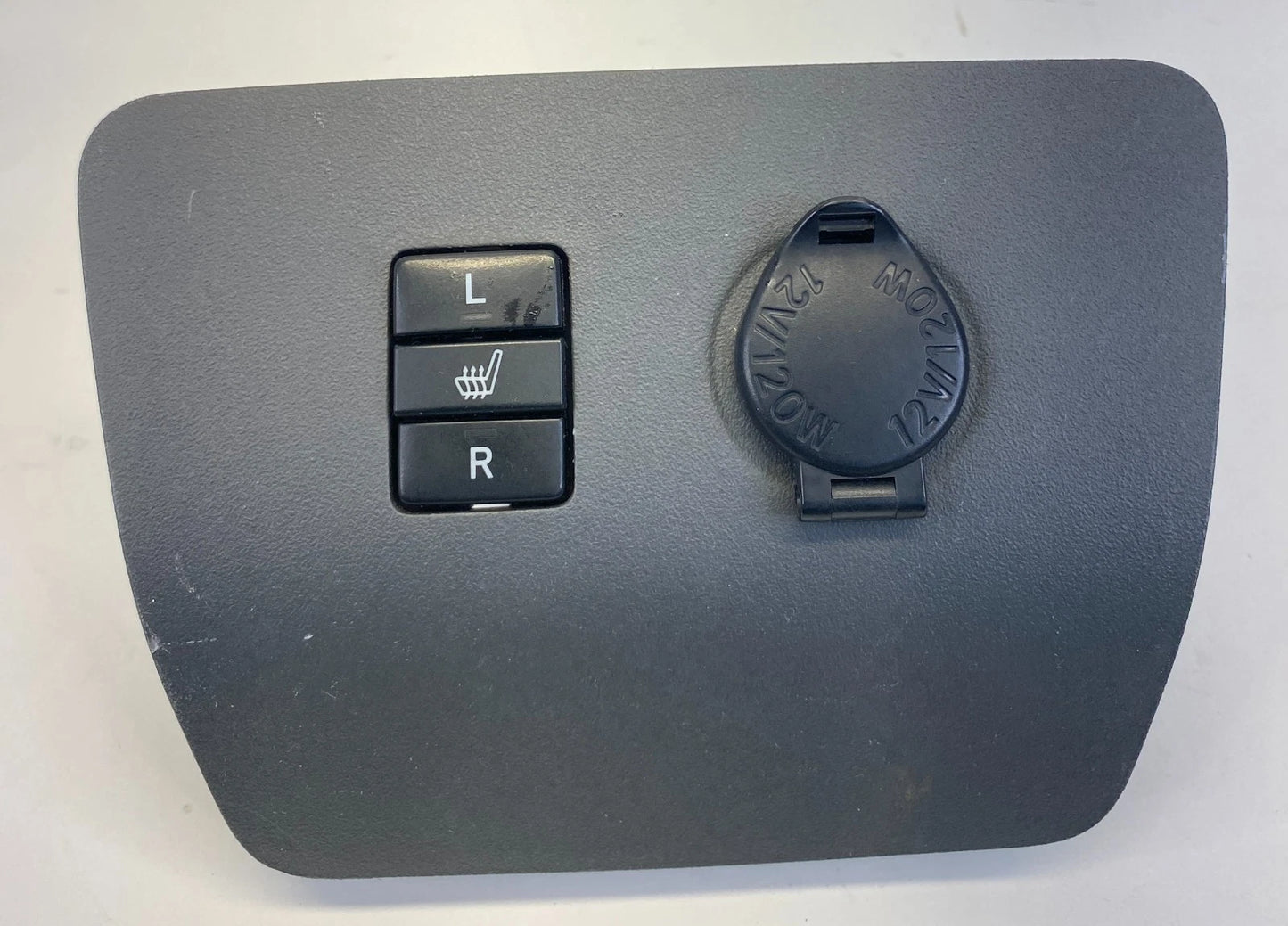 10-11 TOYOTA PRIUS CENTER CONSOLE PANEL WITH POWER OUTLET OEM FACTORY 5881847040
