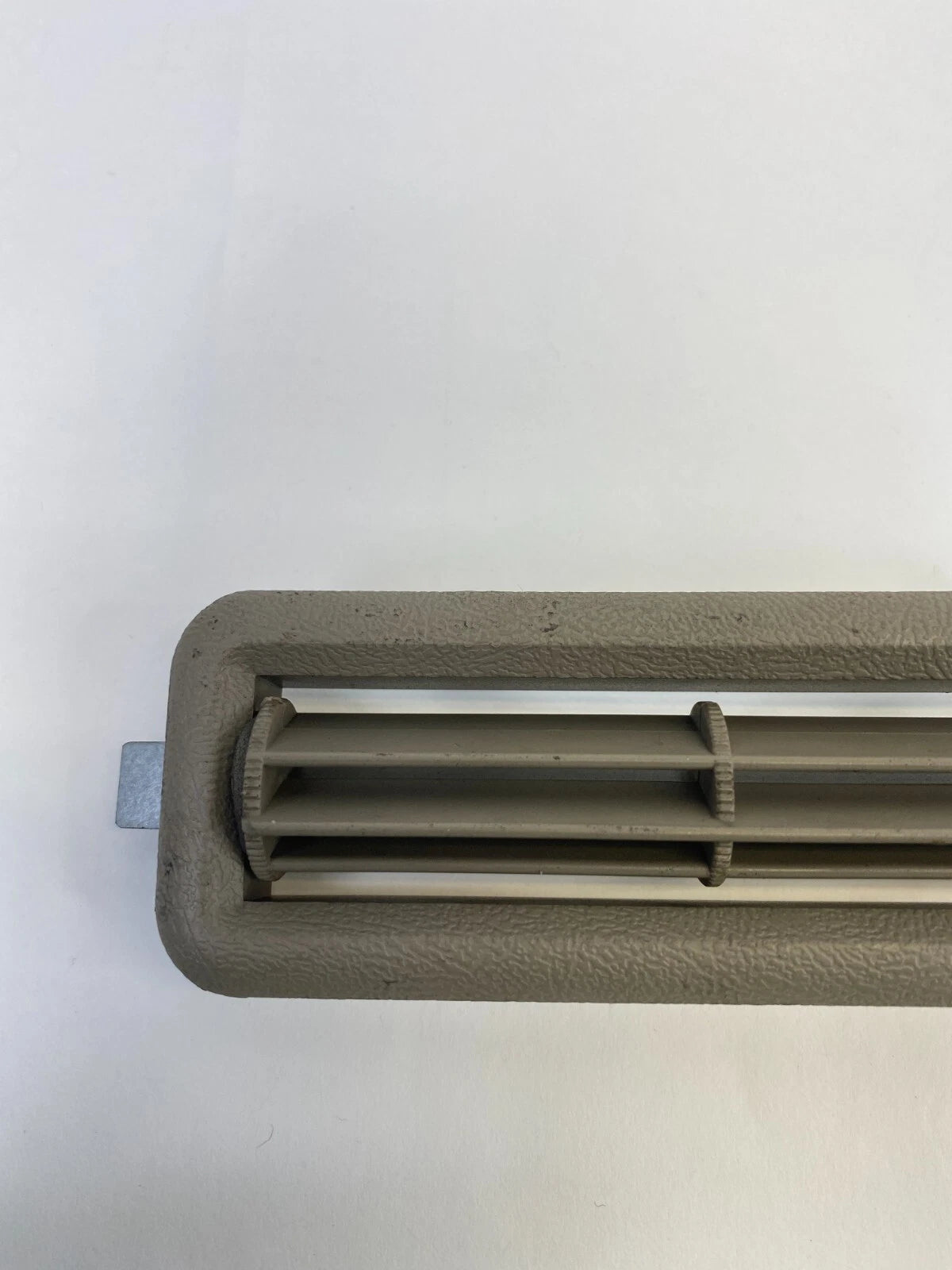 95-99 GMC YUKON CHEVY TAHOE ROOF AC HEATER AIR VENT DUCT GRILLE 15675658 OEM