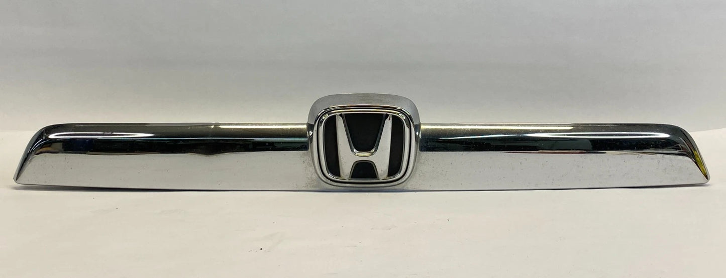 2007-2011 HONDA CR-V CRV REAR TRUNK TAILGATE LID GARNISH MOLDING 74890-SXSA-A010