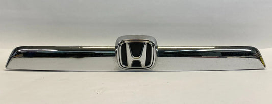 2007-2011 HONDA CR-V CRV REAR TRUNK TAILGATE LID GARNISH MOLDING 74890-SXSA-A010