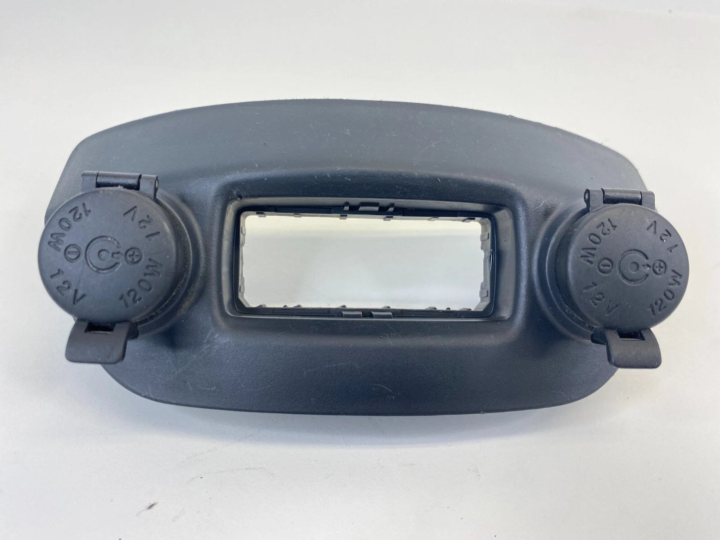 10-13 KIA SOUL CENTER CONSOLE LOWER DASH POWER OUTLET HOUSING W TRIM 84746-2K200