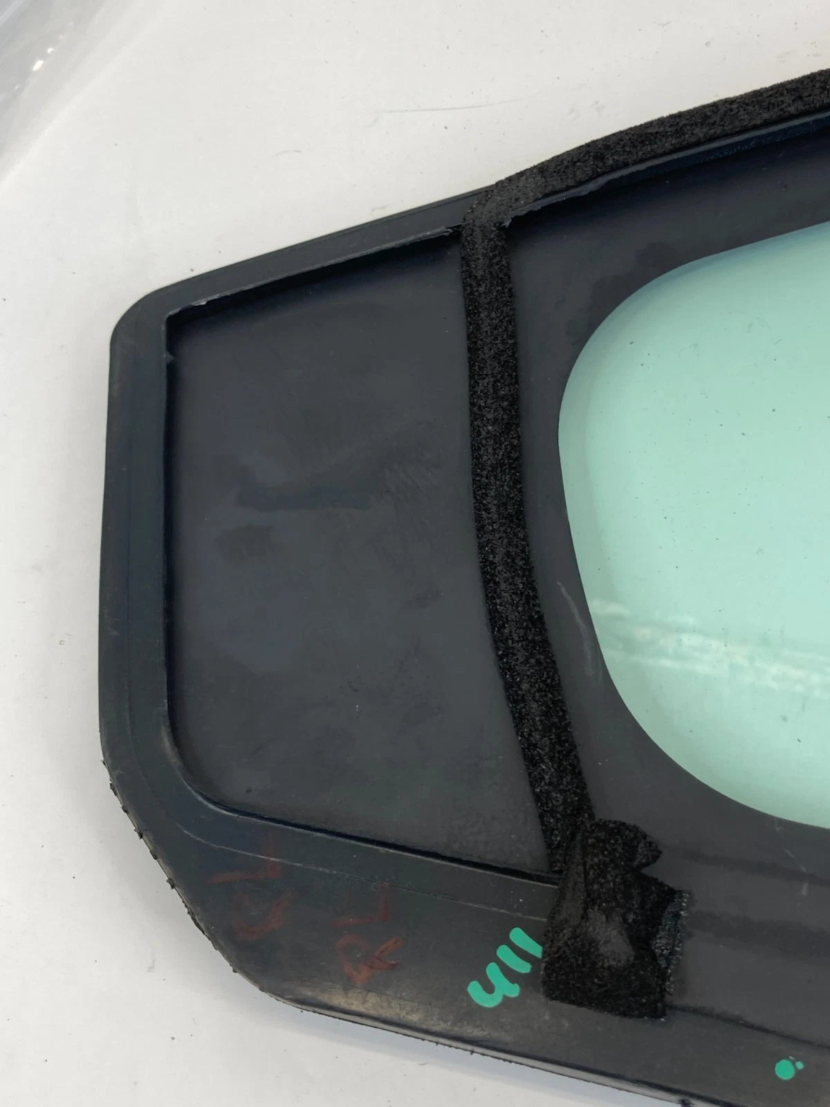 2013-2019 FORD INTERCEPTOR UTILITY REAR LEFT DOOR QUARTER VENT WINDOW GLASS OEM