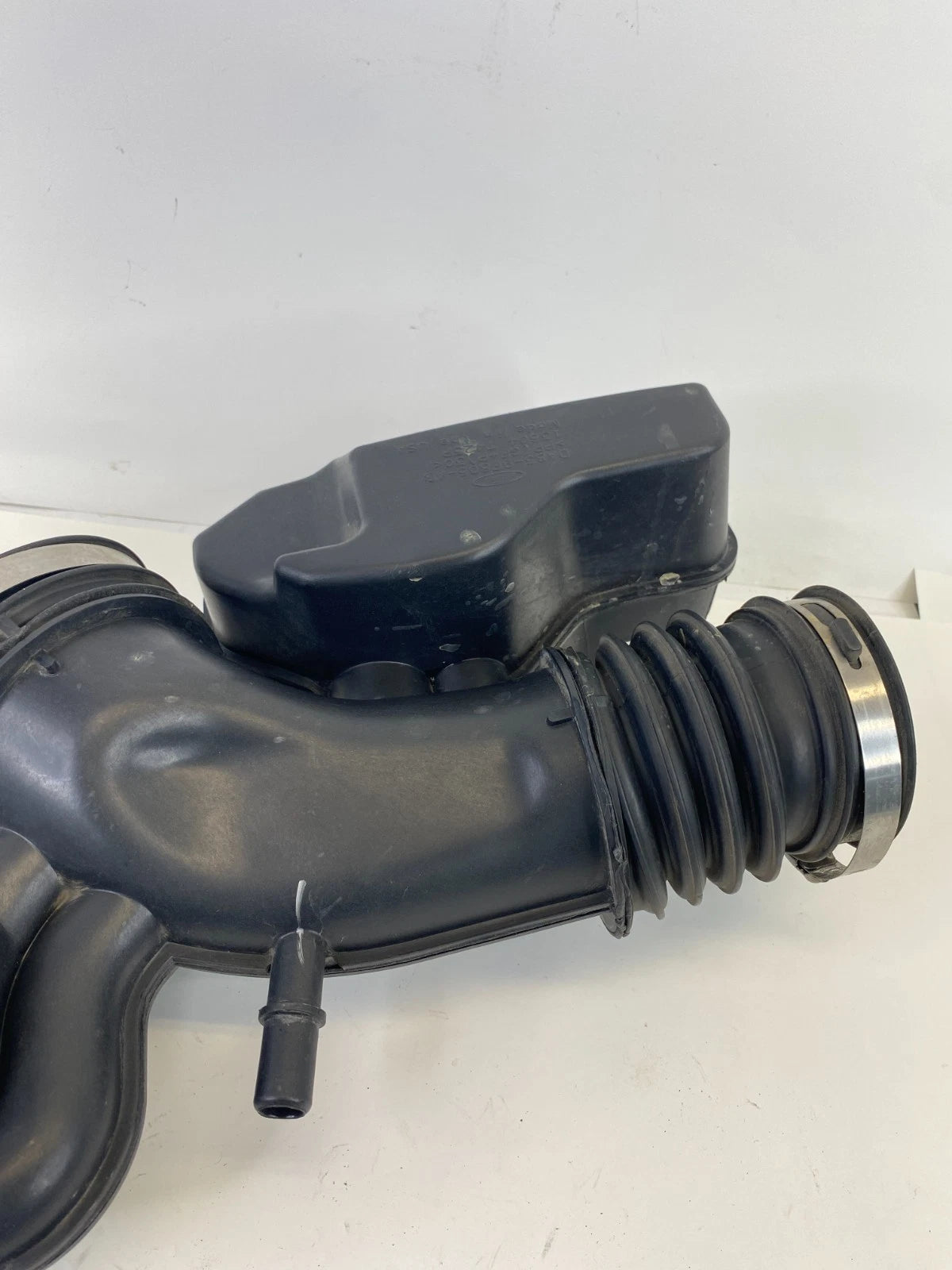 13-19 FORD POLICE INTERCEPTOR AIR CLEANER RESONATOR INTAKE BOX HOUSING ASSY OEM