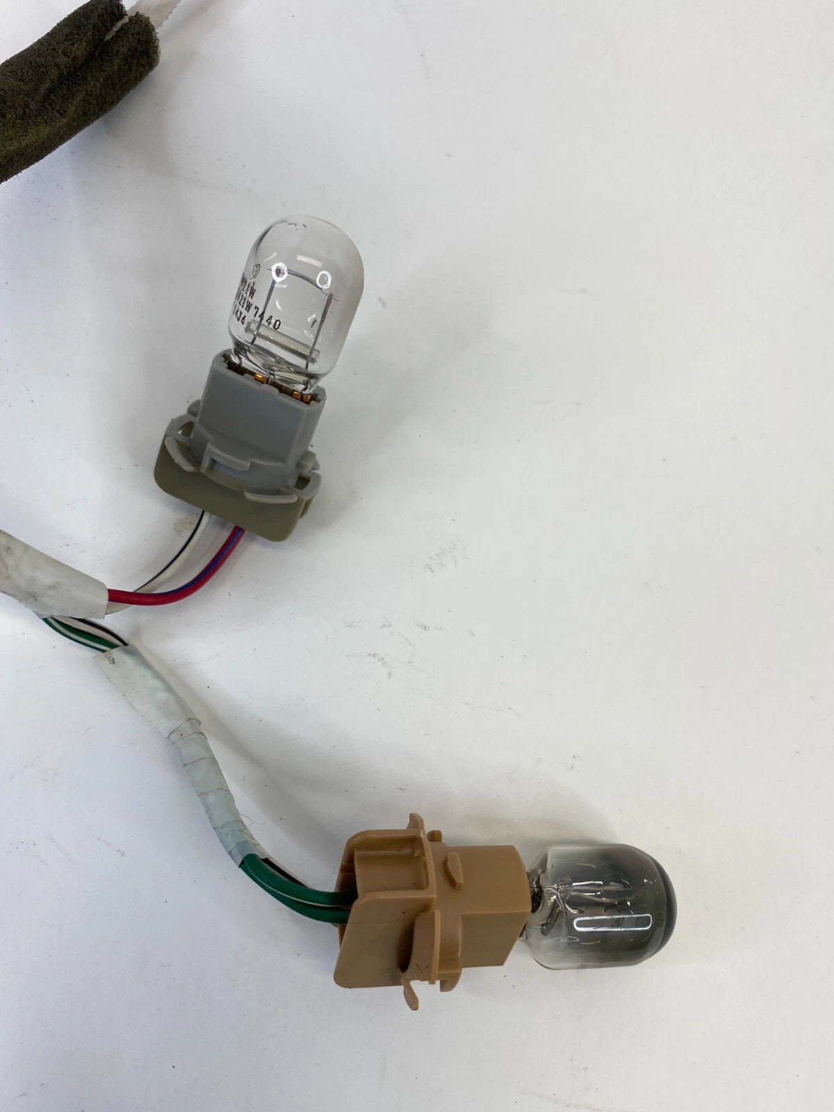 2000-2003 LEXUS RX300 REAR TAILLIGHT LAMP BULB SOCKET WIRING HARNESS PIGTAIL OEM