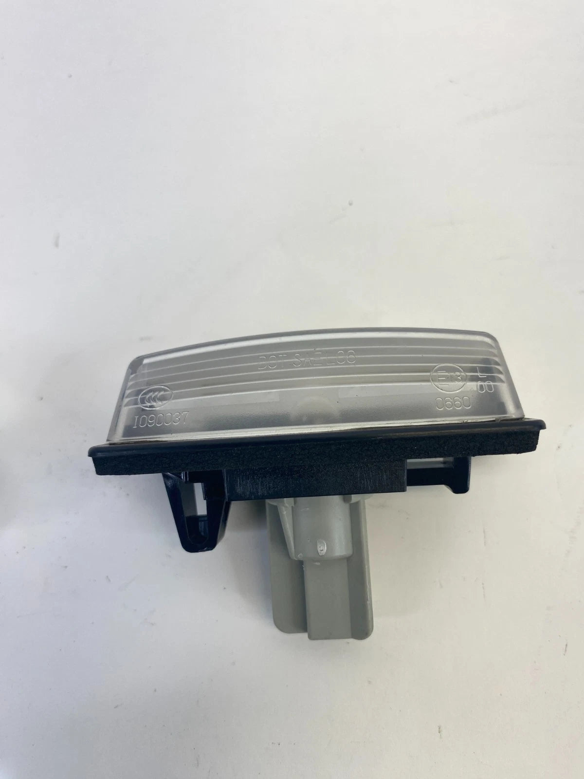 08-13 2008-2013 Nissan Rogue Rear Trunk License Plate Light Lamp Assembly OEM