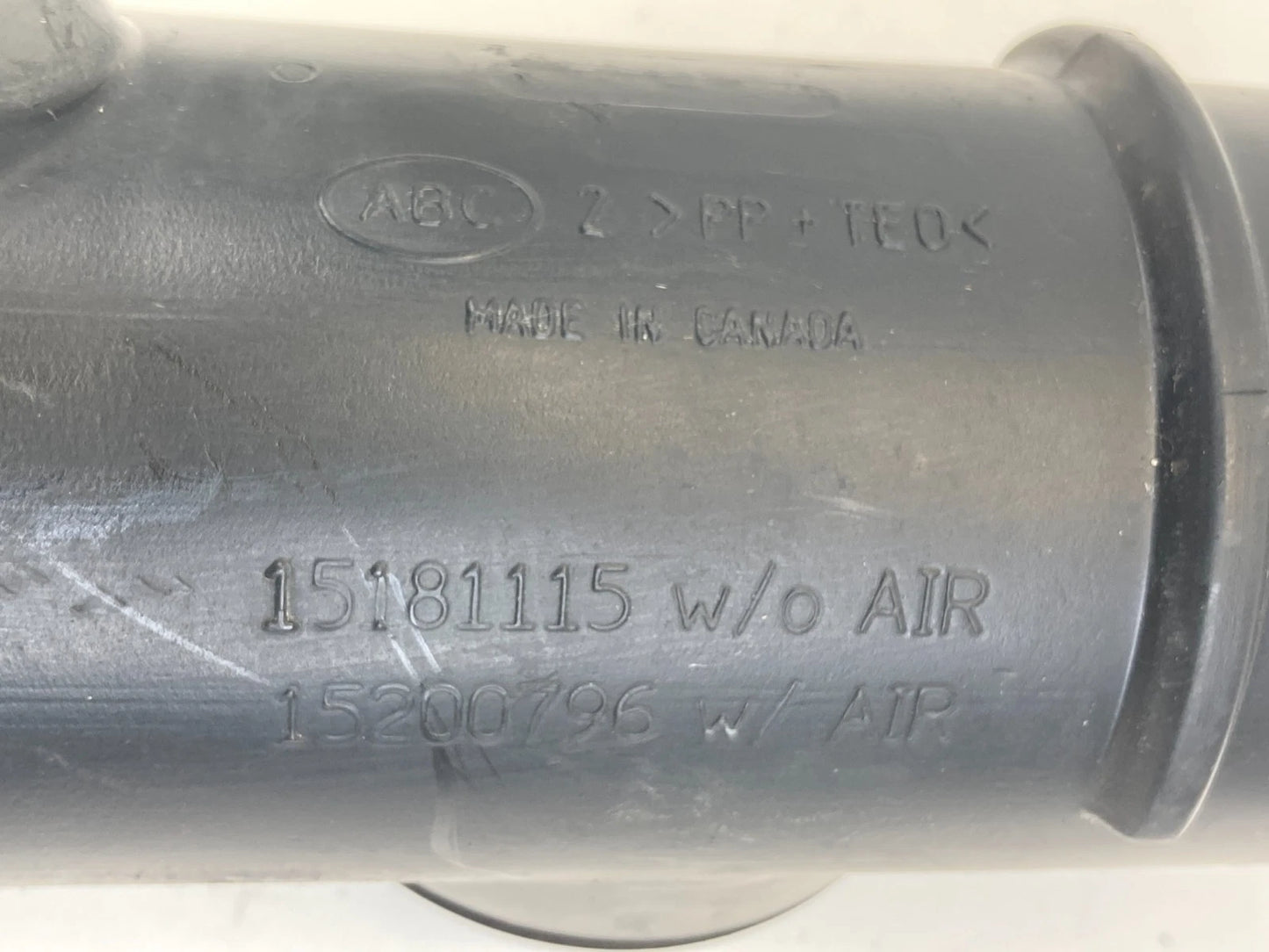 2002-2005 CHEVROLET TRAILBLAZER EXT 4.2L L6 AIR CLEANER OUTLET DUCT 15181115 OEM