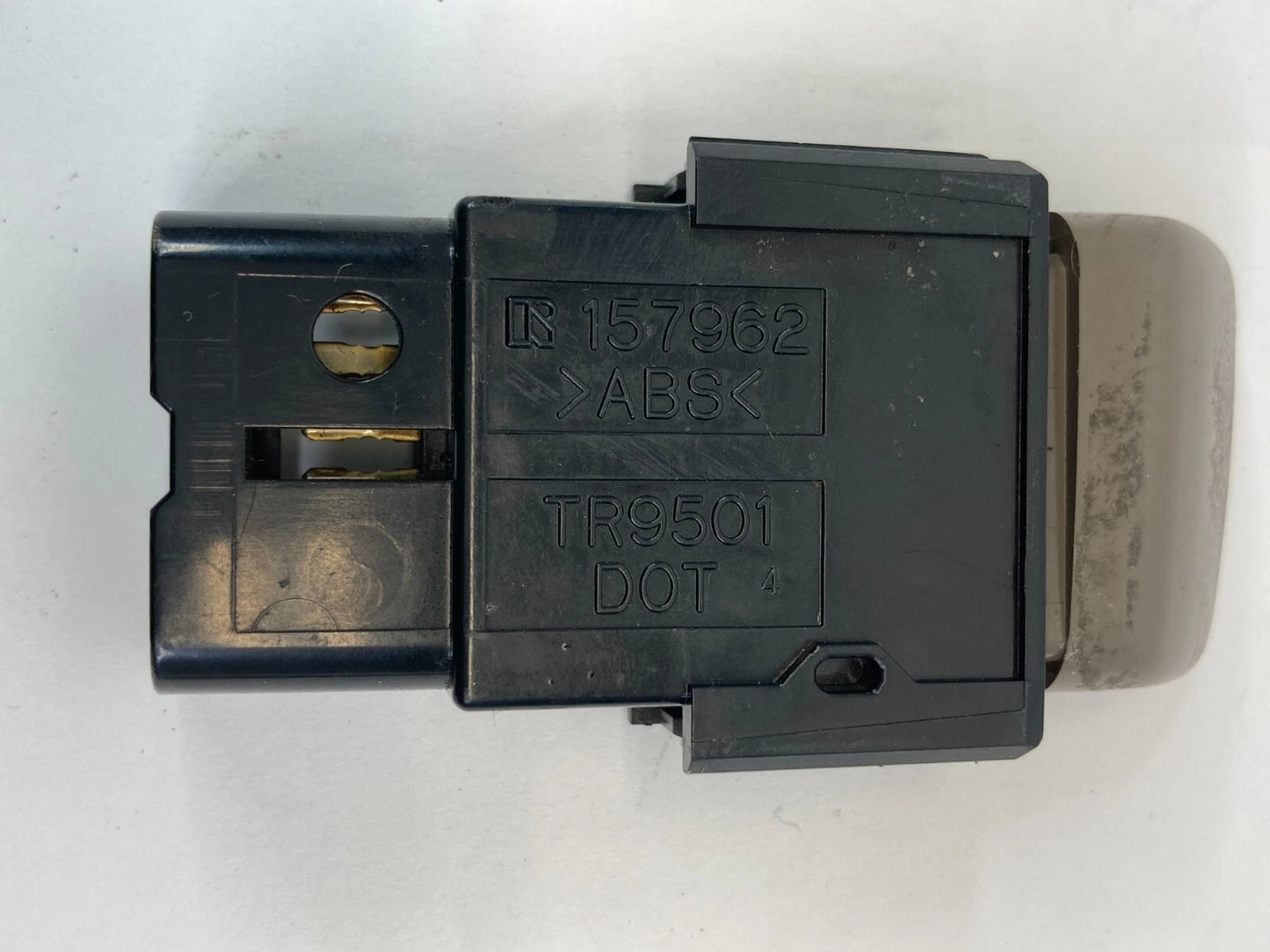 1998-2002 TOYOTA COROLLA EMERGENCY HAZARD LIGHT CONTROL SWITCH BUTTON 157962 OEM