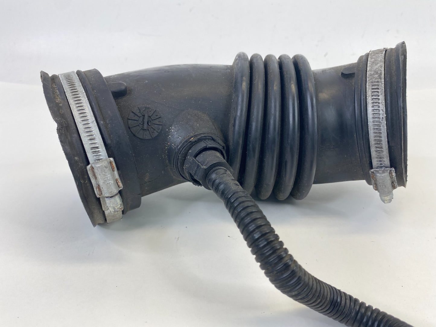 09-11 Jaguar XF 4.2L RWD Air Intake Cleaner Hose Pipe Duct Tube 6R839R504AA OEM