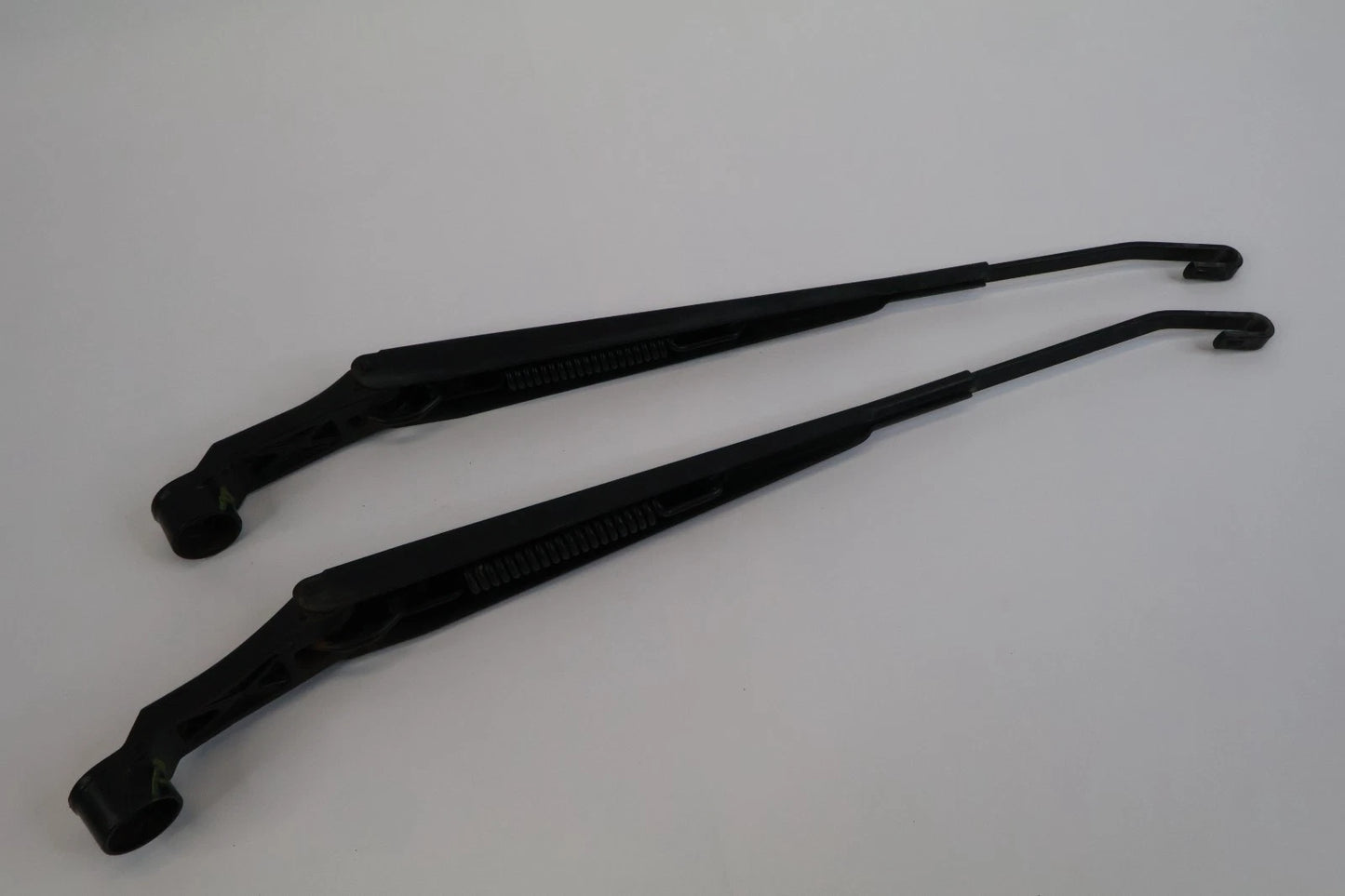 2000-2006 TOYOTA TUNDRA 01-07 SEQUOIA FRONT WINDSHIELD WIPER ARM PAIR SET