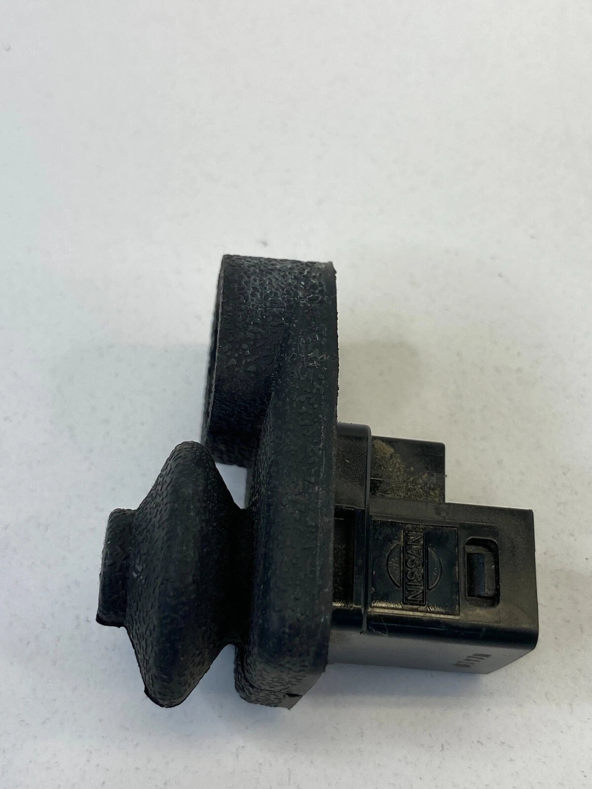 2007-2012 NISSAN VERSA SEDAN FRONT RIGHT PASSENGER DOOR JAMP AJAR SWITCH SENSOR