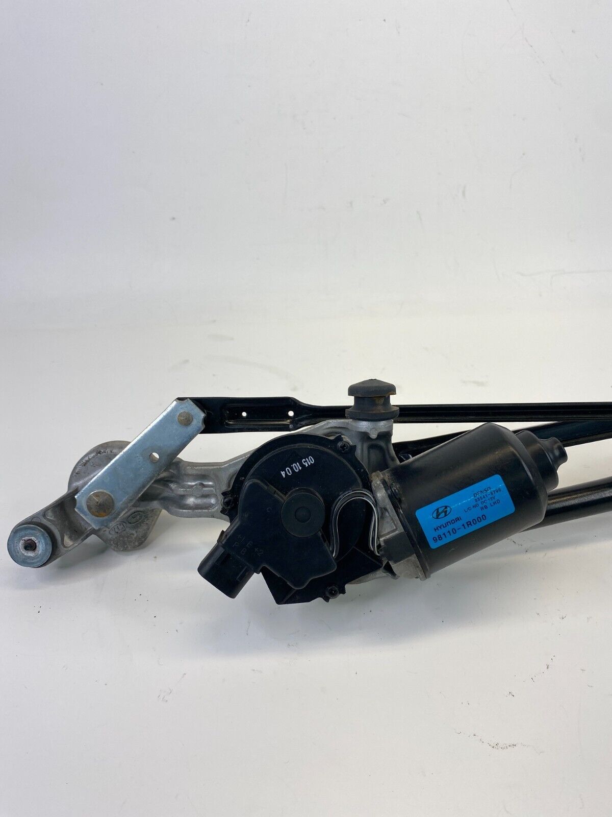 12-17 Hyundai Accent Front Windshield Wiper Linkage & Wiper Motor 981101R000 OEM