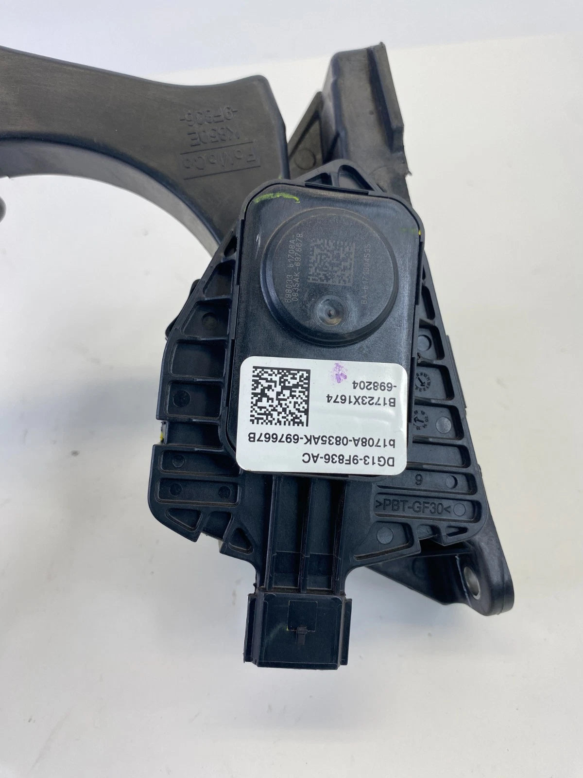 2013-2019 Ford Taurus Accelerator Pedal Gas Assembly DG13-9F836-AC OEM