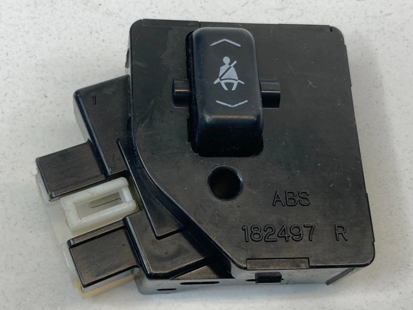 1990-1994 LEXUS LS400 FRONT RIGHT PASSENGER SEAT BELT ADJUSTMENT SWITCH 182497 R