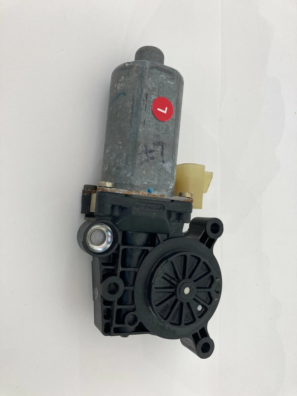 2000-2005 CHEVROLET IMPALA FRONT LEFT DRIVER SIDE DOOR WINDOW MOTOR CM090930B