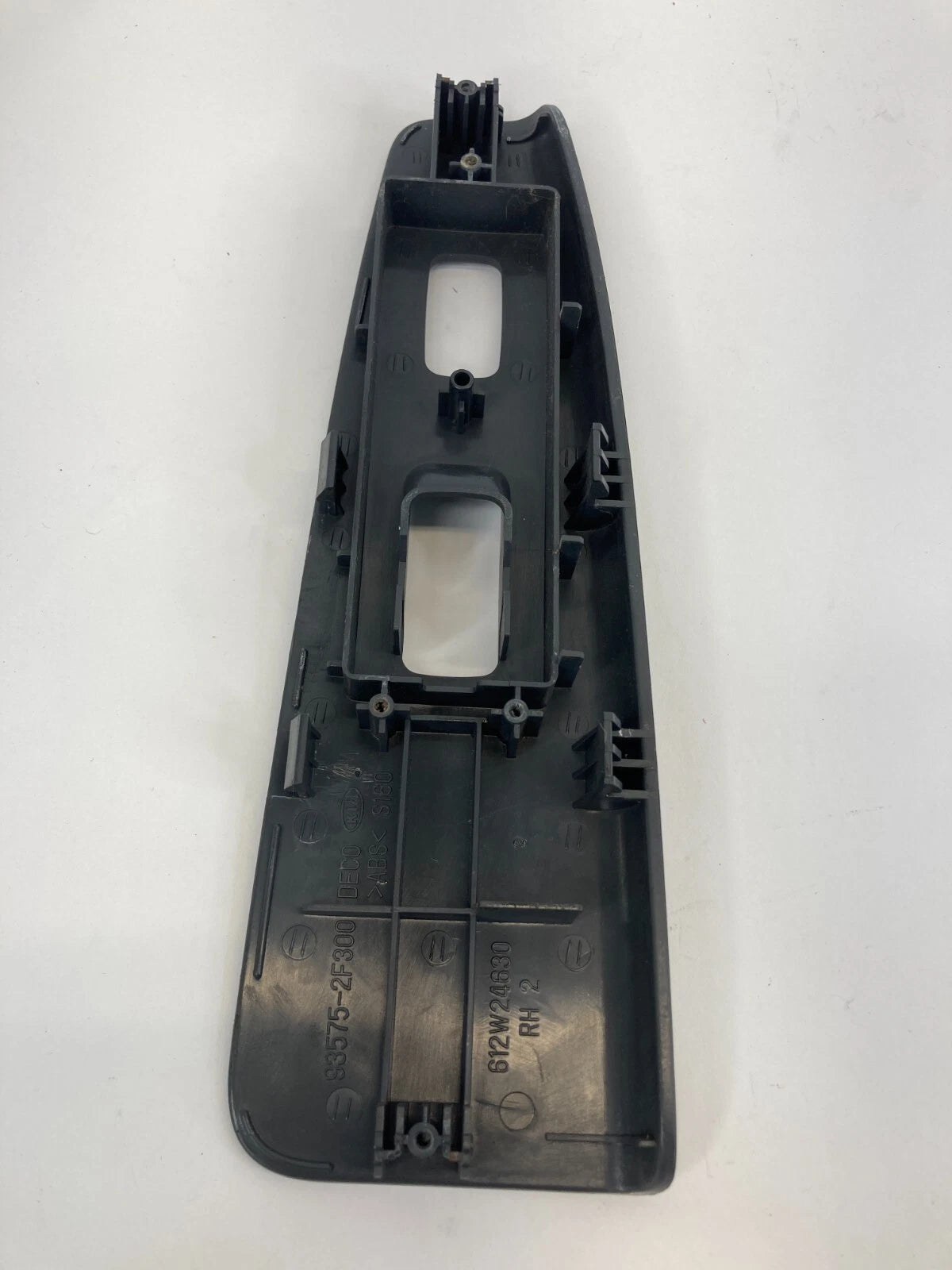 2004-2009 KIA SPECTRA FRONT RIGHT DOOR WINDOW SWITCH BEZEL COVER 83575-2F300 OEM