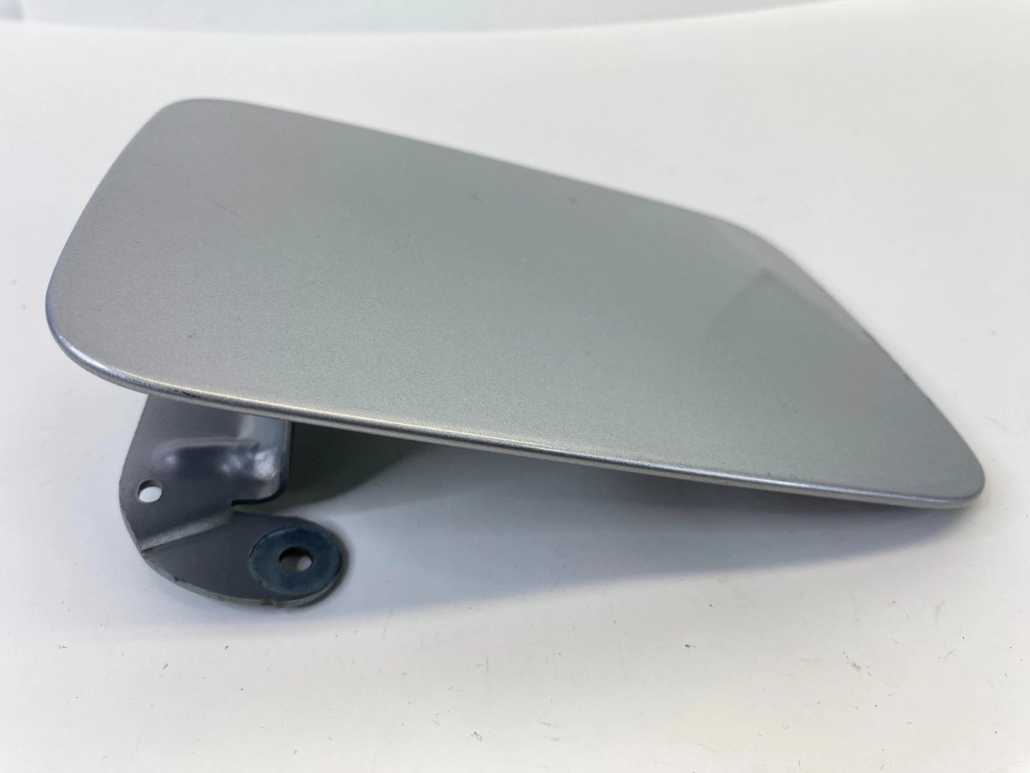 2003-2007 CADILLAC CTS FUEL TANK FILLER DOOR LID COVER SILVER METALLIC OEM