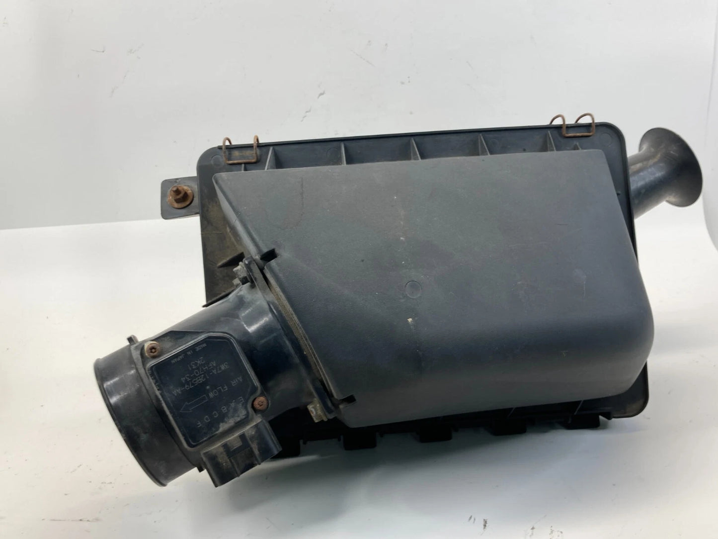 2003 2004 FORD CROWN VICTORIA 4.6L AIR CLEANER INTAKE BOX ASSEMBLY W/ MAF OEM