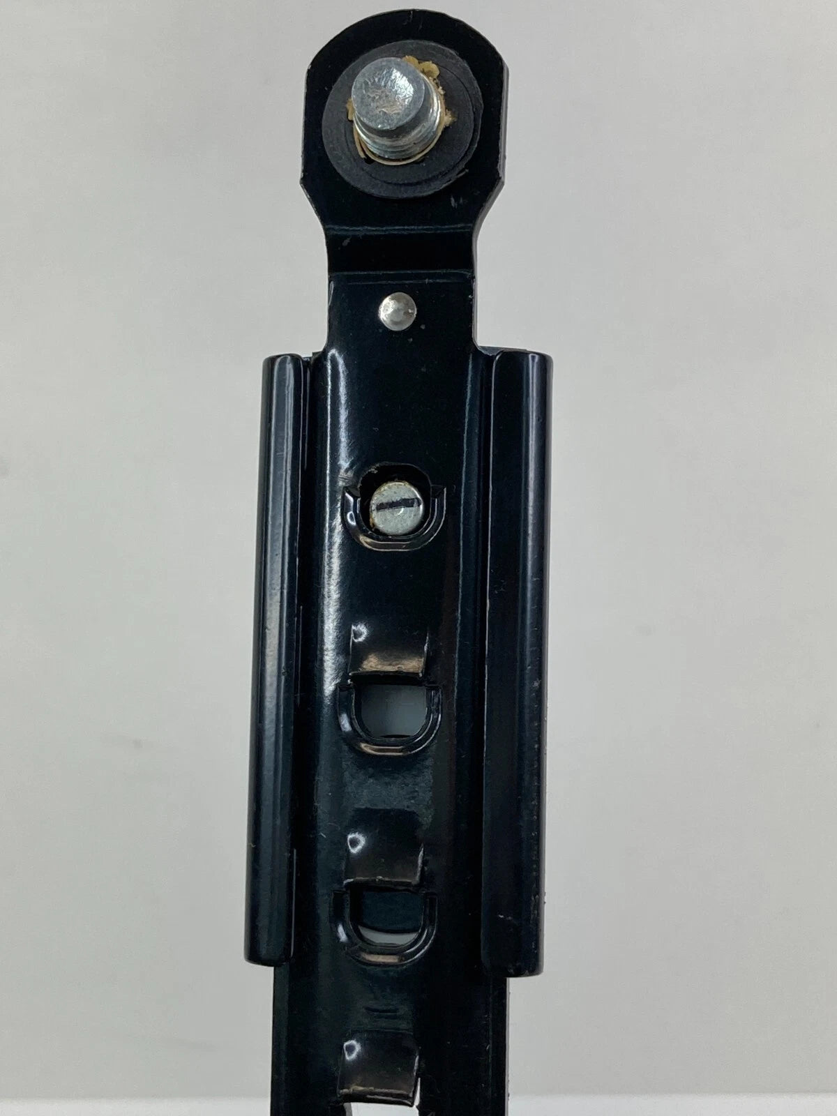 2006-2010 HYUNDAI SONATA SEDAN FRONT RIGHT SEAT BELT SEATBELT HEIGHT ADJUSTER