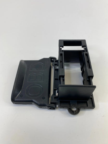 2012-2016 MERCEDES-BENZ E350 DIAGNOSTIC PLUG PORT UNDER COVER 202-540-23-73 OEM